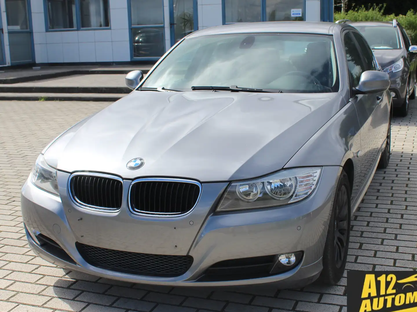 BMW 318 318i | Automaat | Airco | Navigatie | Sedan | Gris - 1