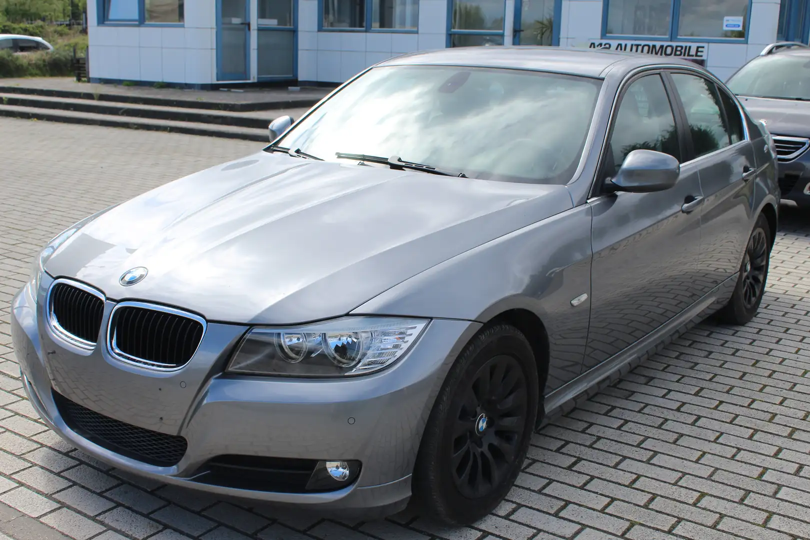 BMW 318 318i | Automaat | Airco | Navigatie | Sedan | Gris - 2