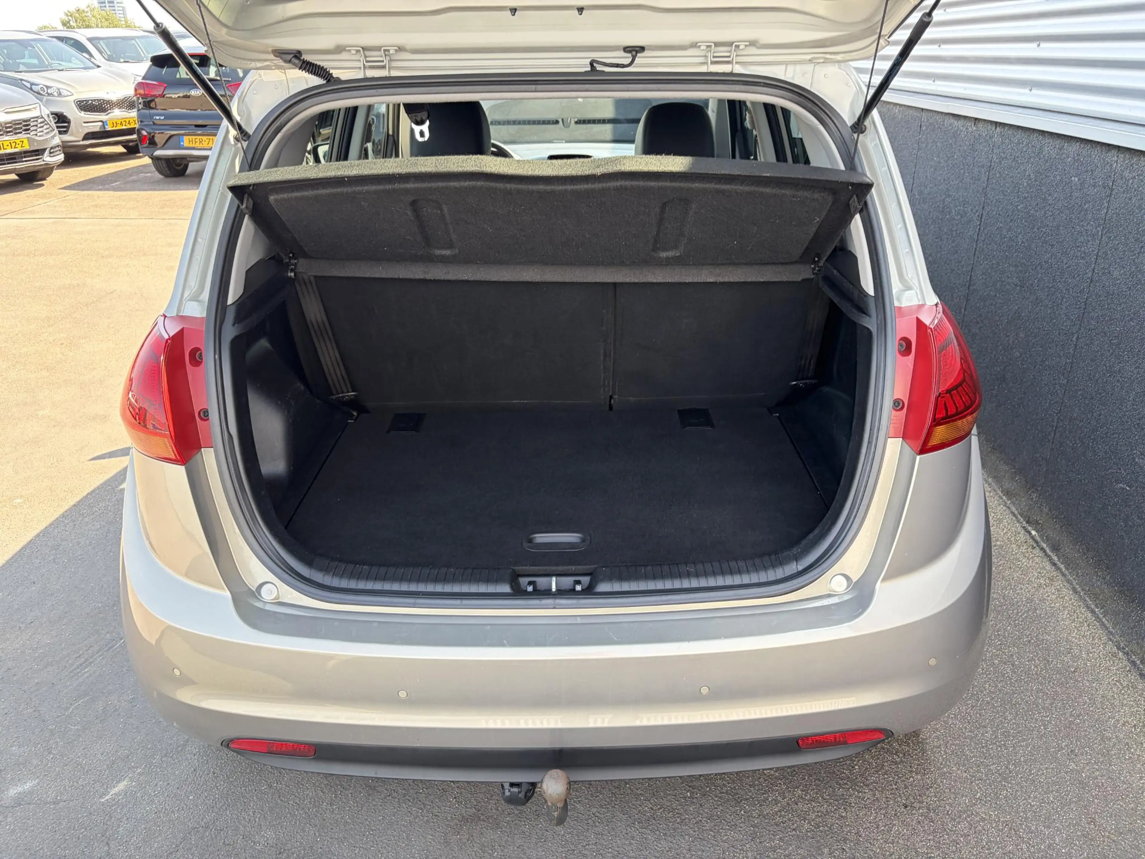 Kia Venga 1.4 CVVT First Edition Trekhaak, Navigatie, Nieuw — photo 7