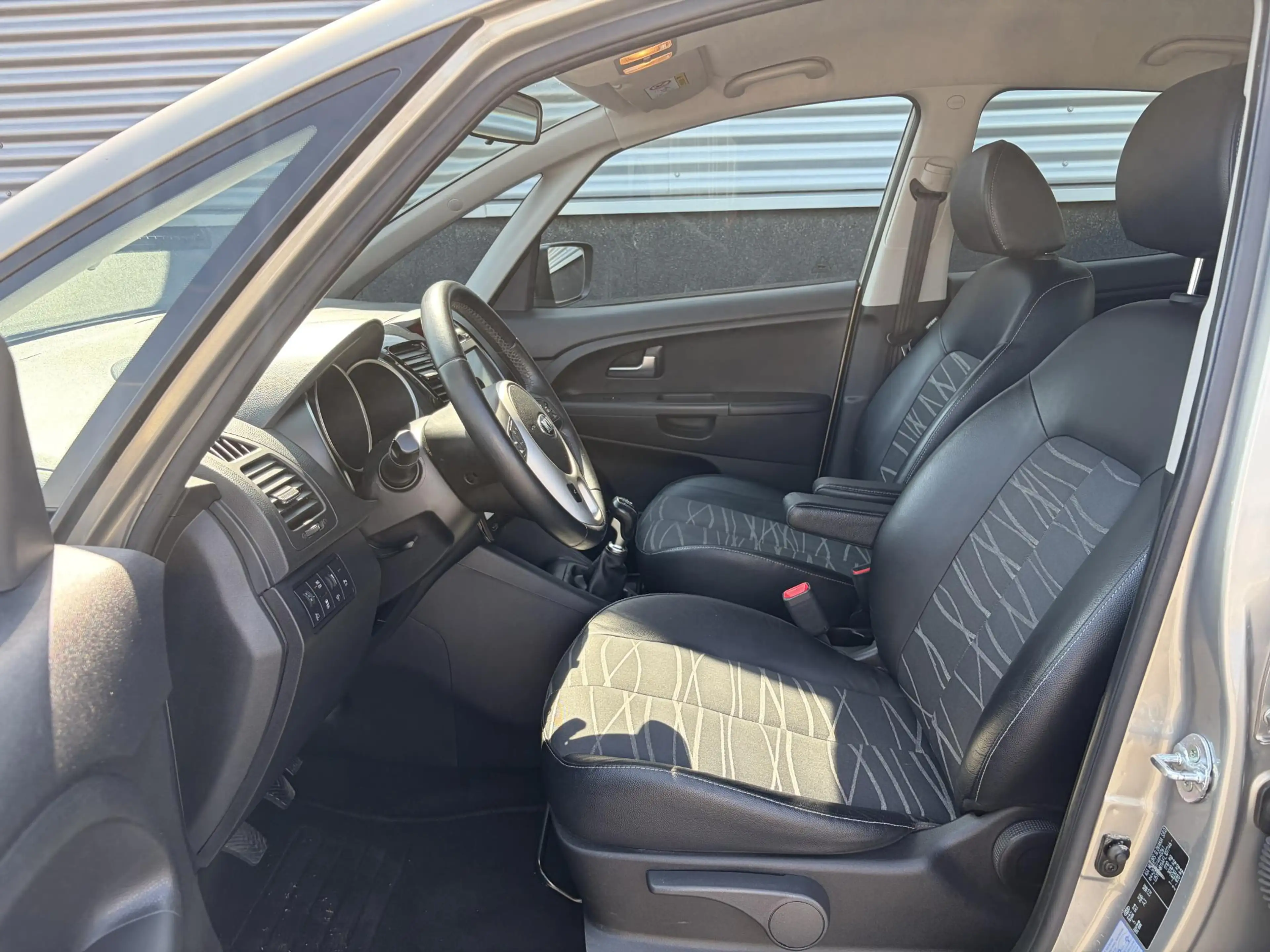 Kia Venga 1.4 CVVT First Edition Trekhaak, Navigatie, Nieuw — photo 9