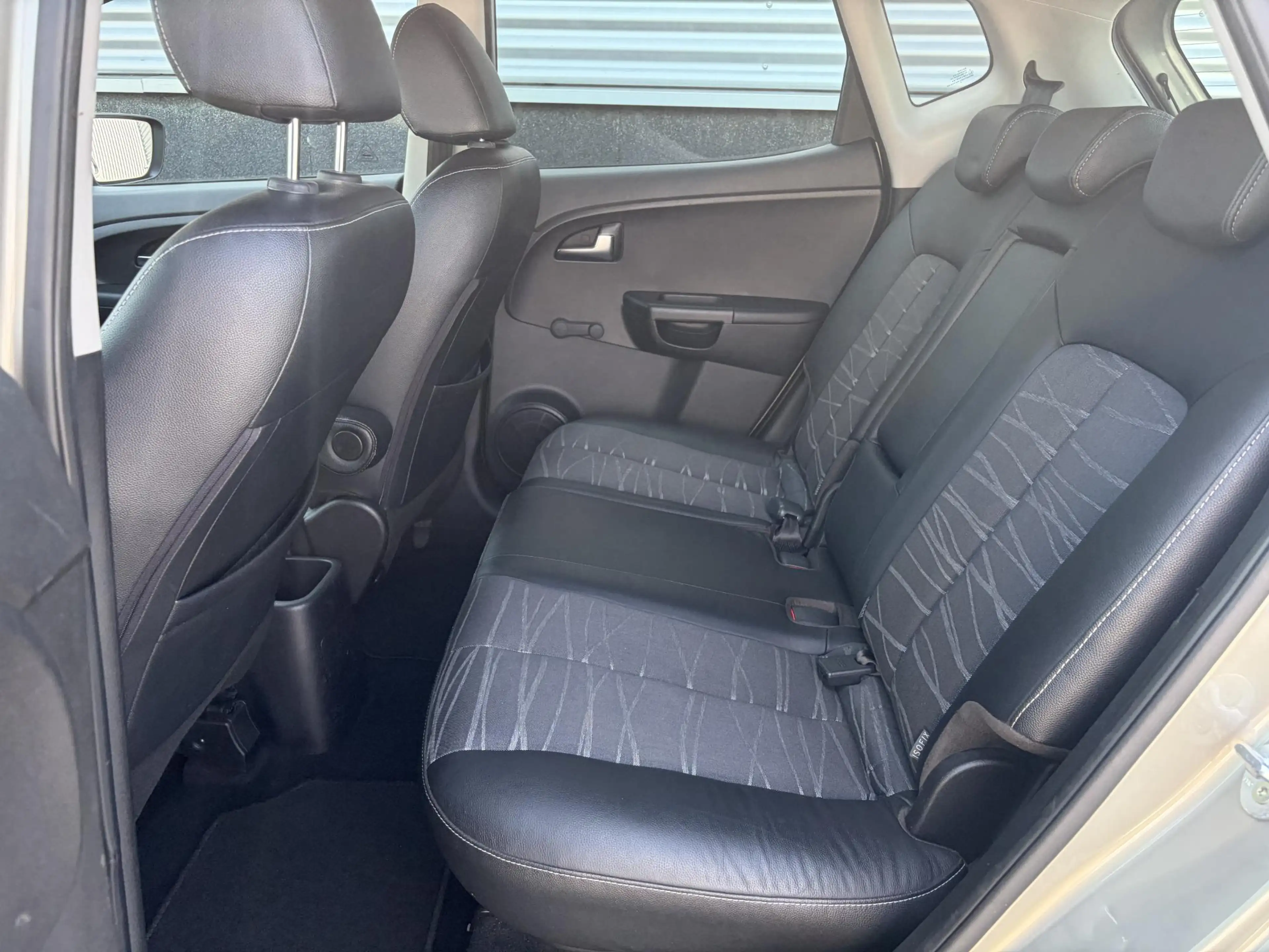 Kia Venga 1.4 CVVT First Edition Trekhaak, Navigatie, Nieuw — photo 8