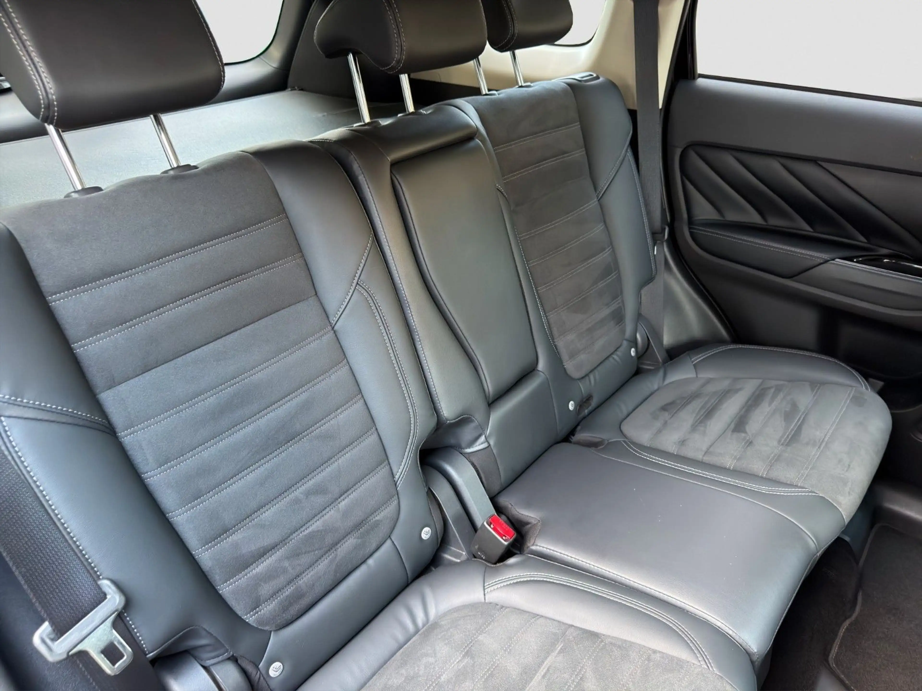 Mitsubishi Outlander Outlander PHEV Plus 4WD*1.Hand*Navi*Kamera*F1*Al — photo 11