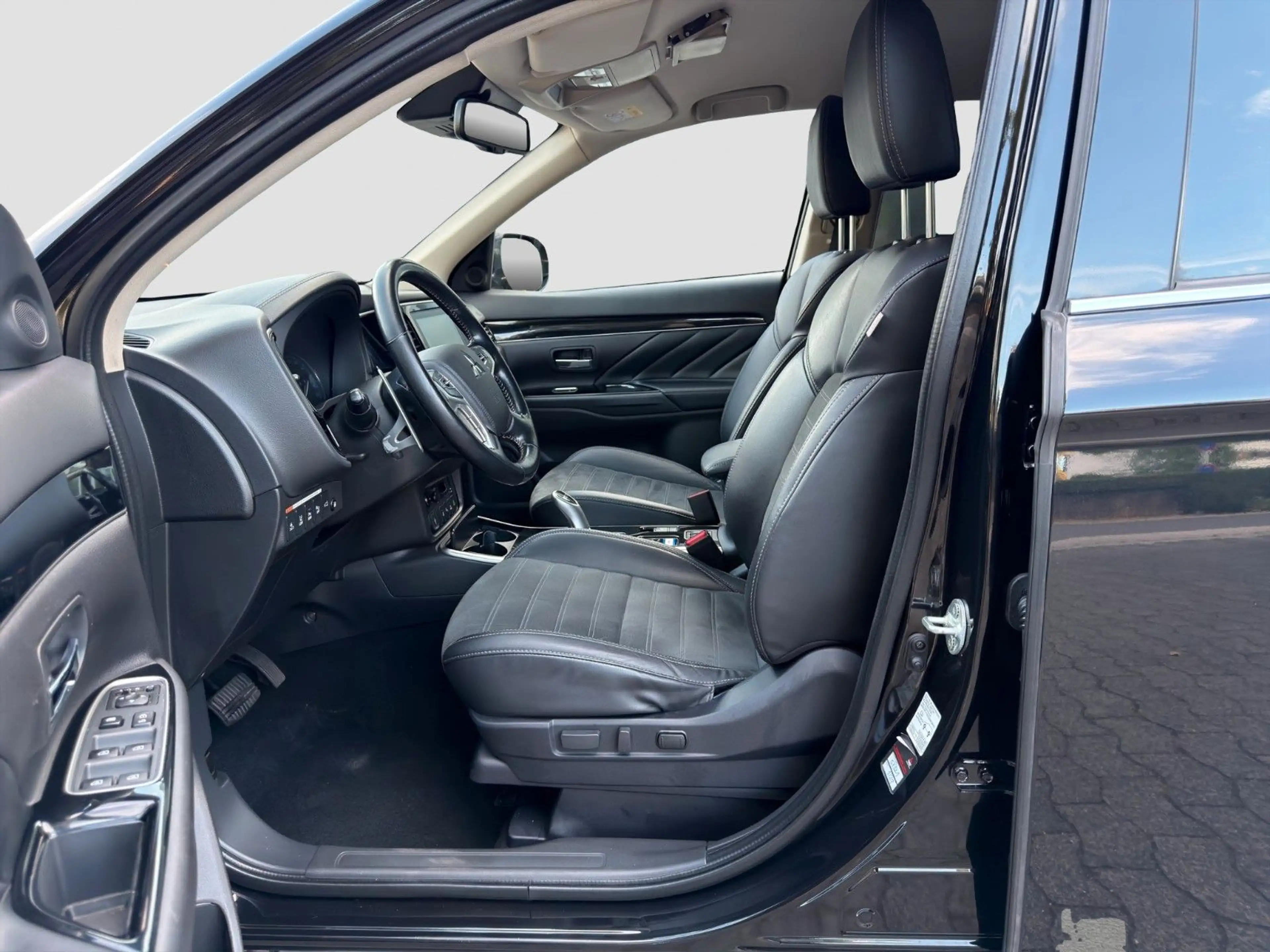 Mitsubishi Outlander Outlander PHEV Plus 4WD*1.Hand*Navi*Kamera*F1*Al — photo 9