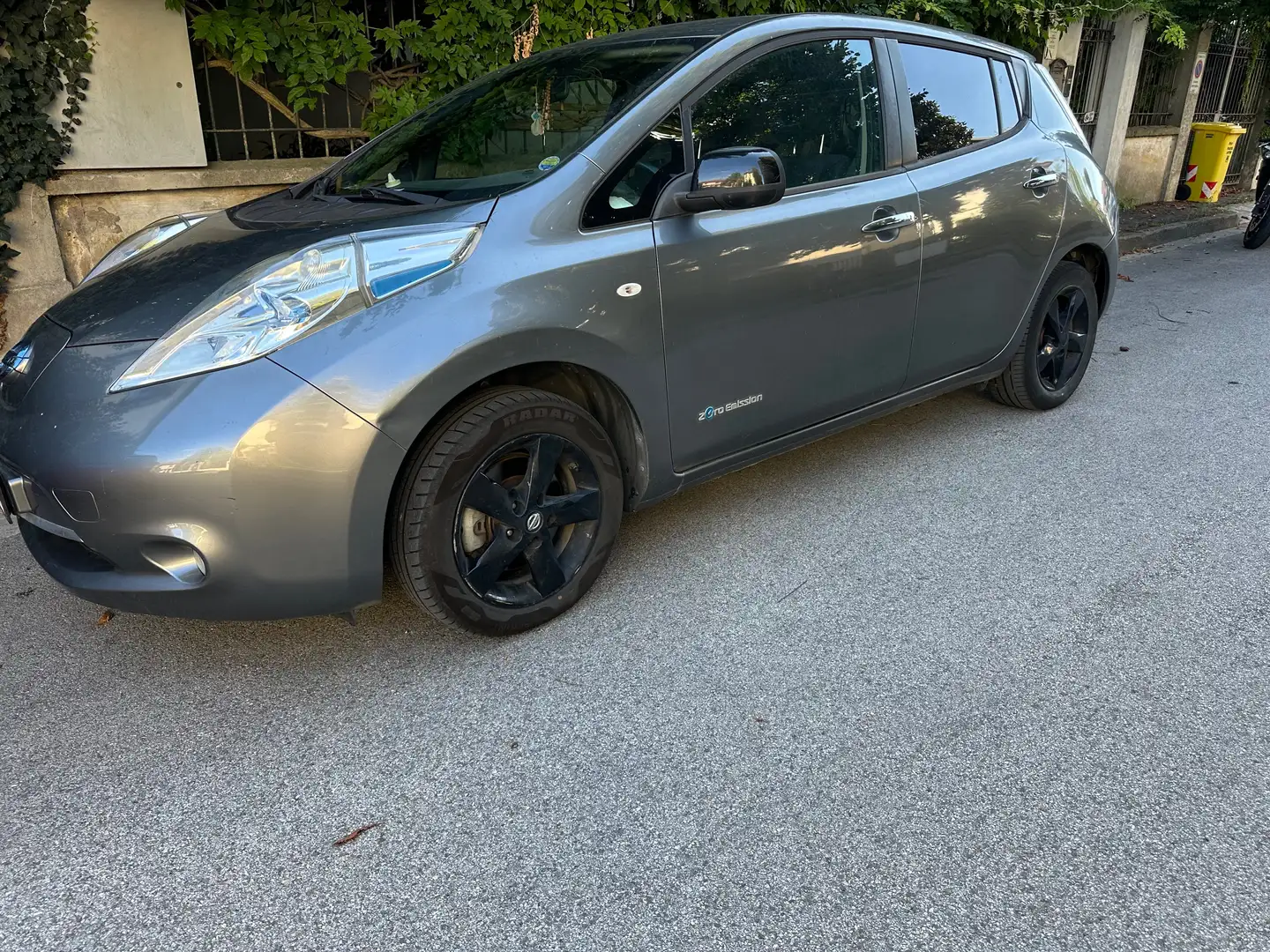 Nissan Leaf Leaf I black edition 30kW Szary - 2
