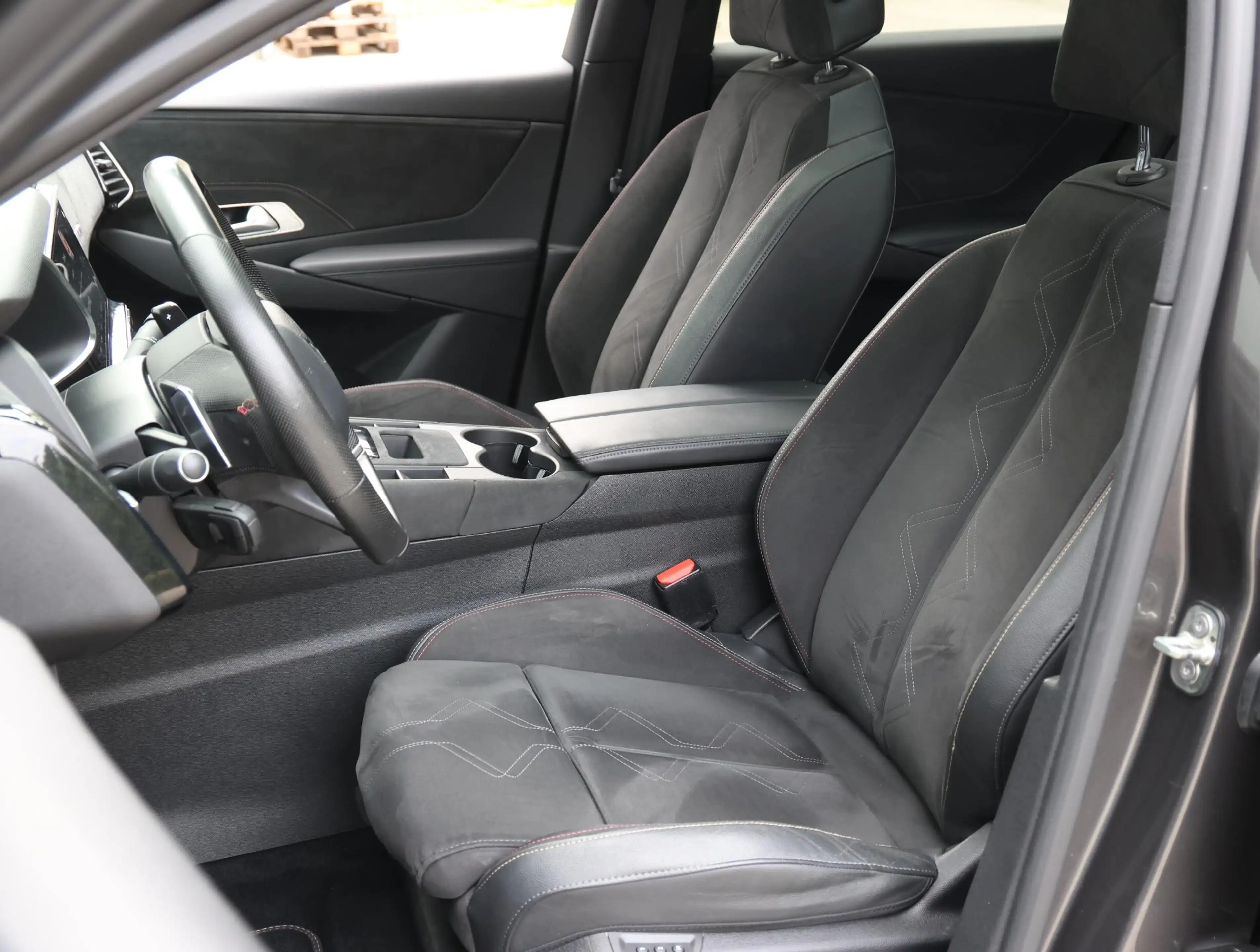 DS Automobiles DS 7 Crossback 1.6 PureTech Performance Line — photo 14
