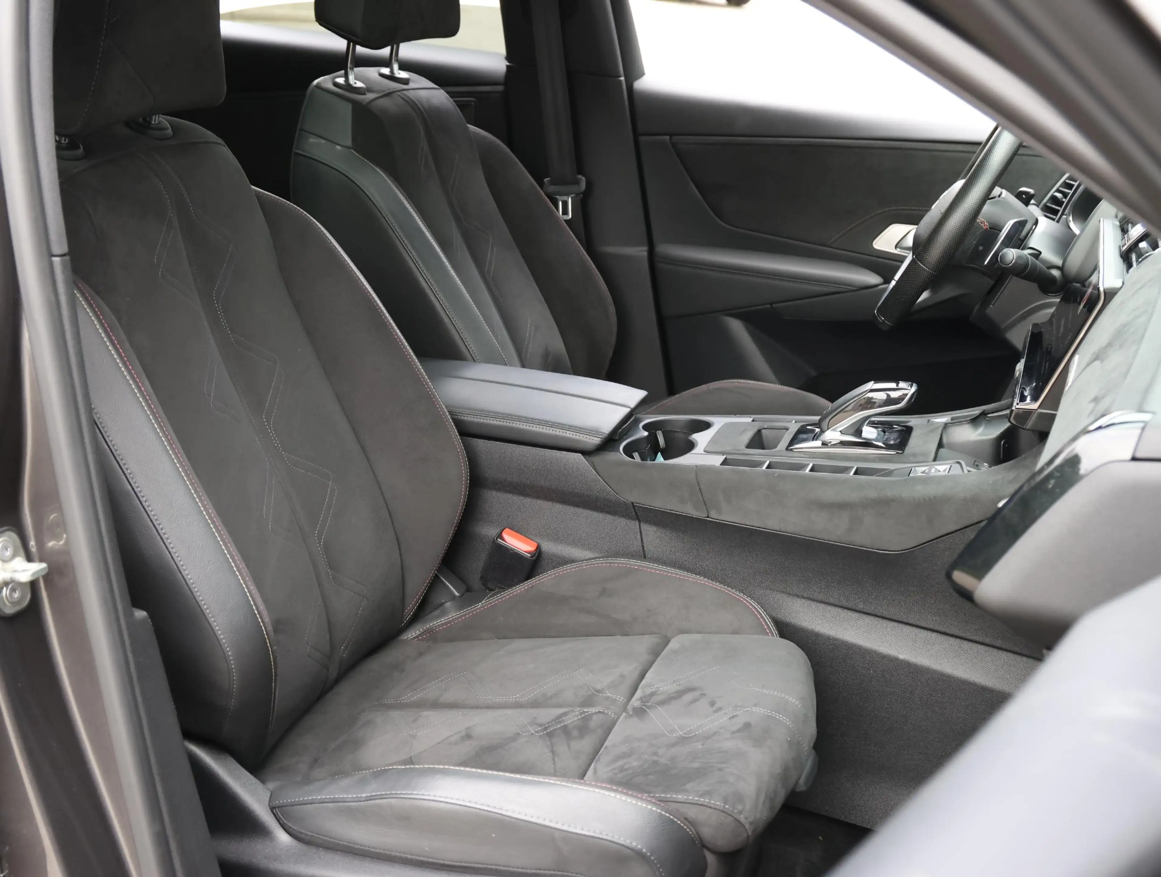 DS Automobiles DS 7 Crossback 1.6 PureTech Performance Line — photo 10