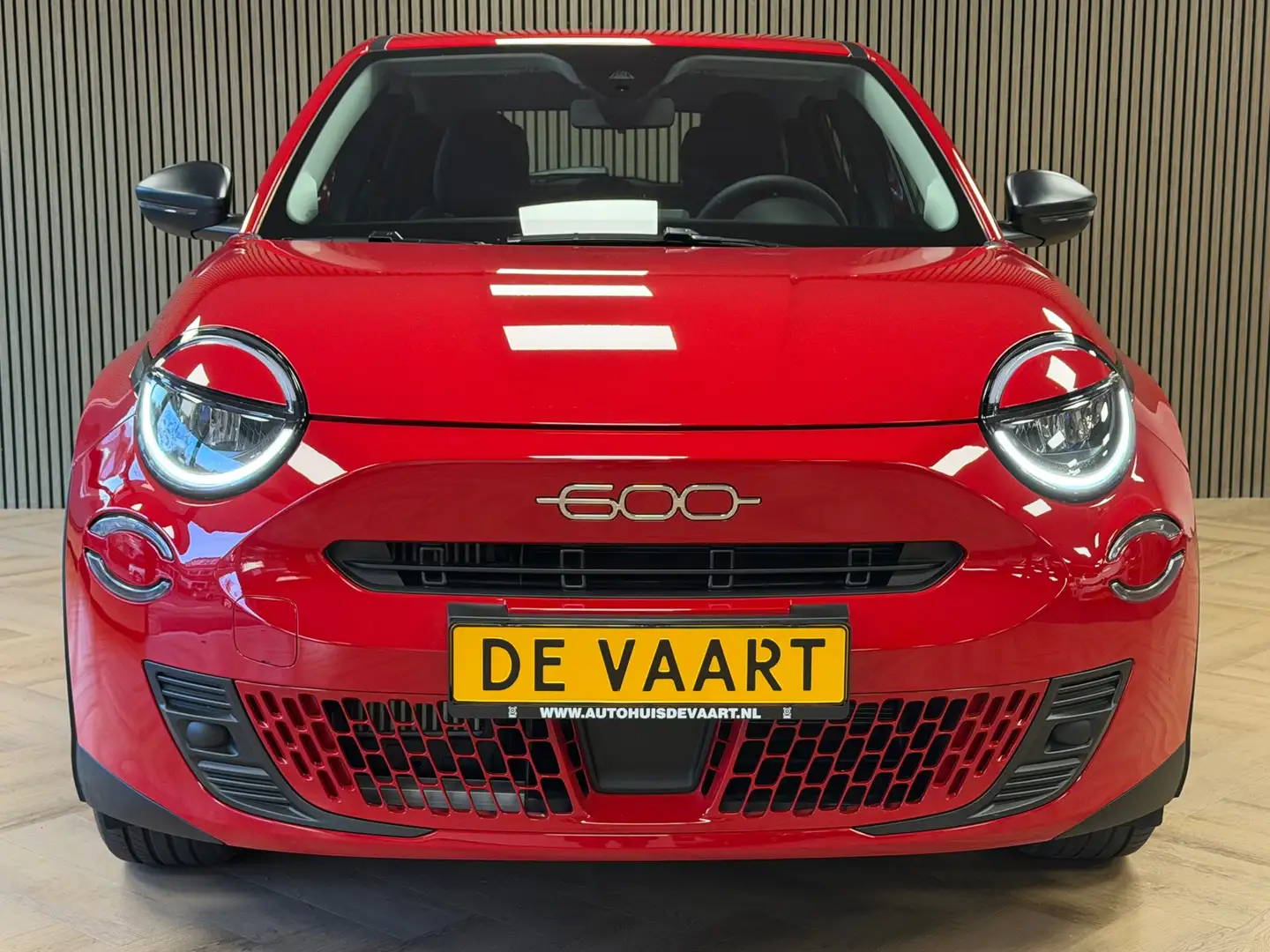 Fiat 600 1.2 HYBRID URBAN AUT. APPLE CARPLAY PARKEERSENSORE Rood - 2