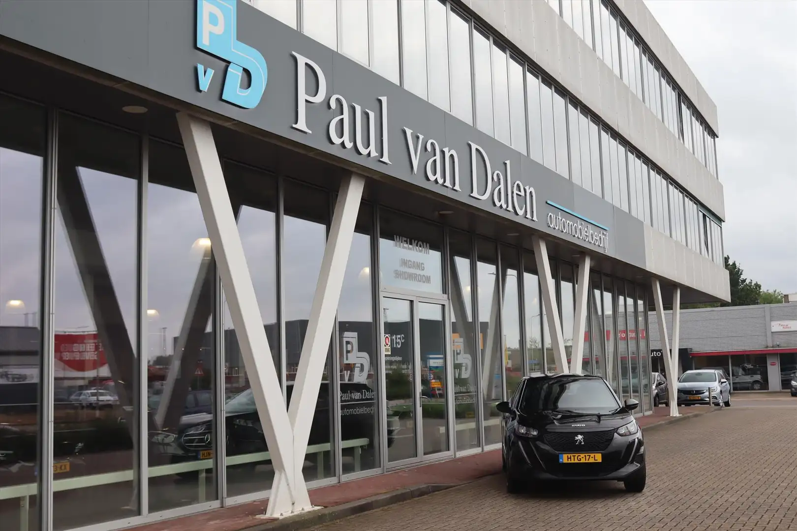 Peugeot 2008 1.2 130PK AUTOMAAT PACK Navi Carplay/Android | Cru Schwarz - 2