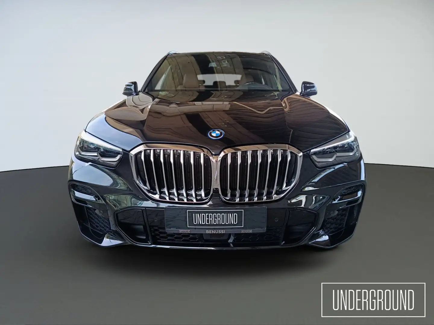 BMW X5 xDrive 45 e M Sport crna - 2