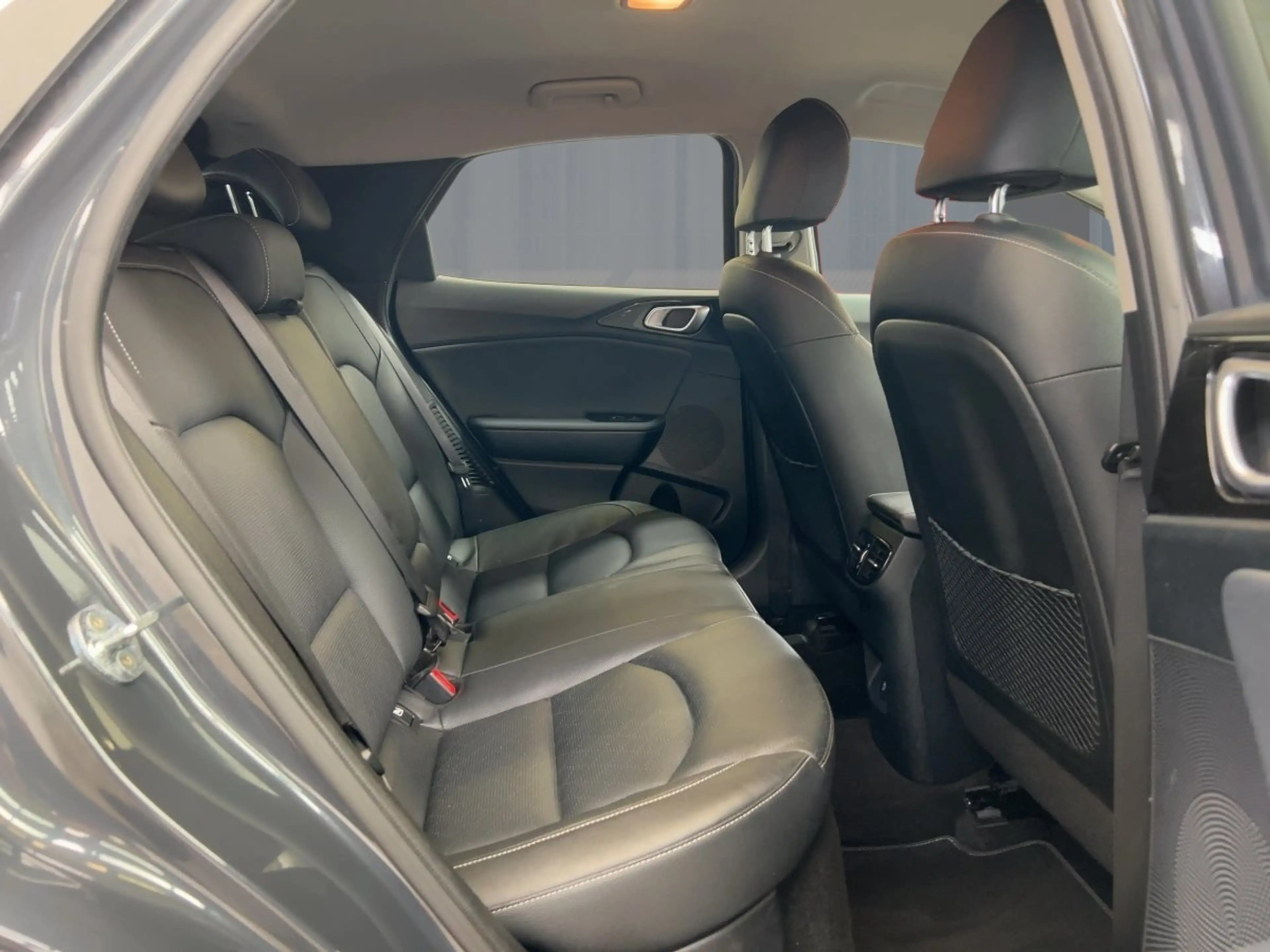 Kia XCeed 1.6 Plug-in Hybrid PLATINUM CARPLAY KAMERA — photo 9