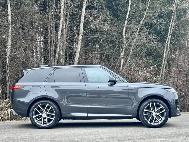 Land Rover Range Rover Sport view 3