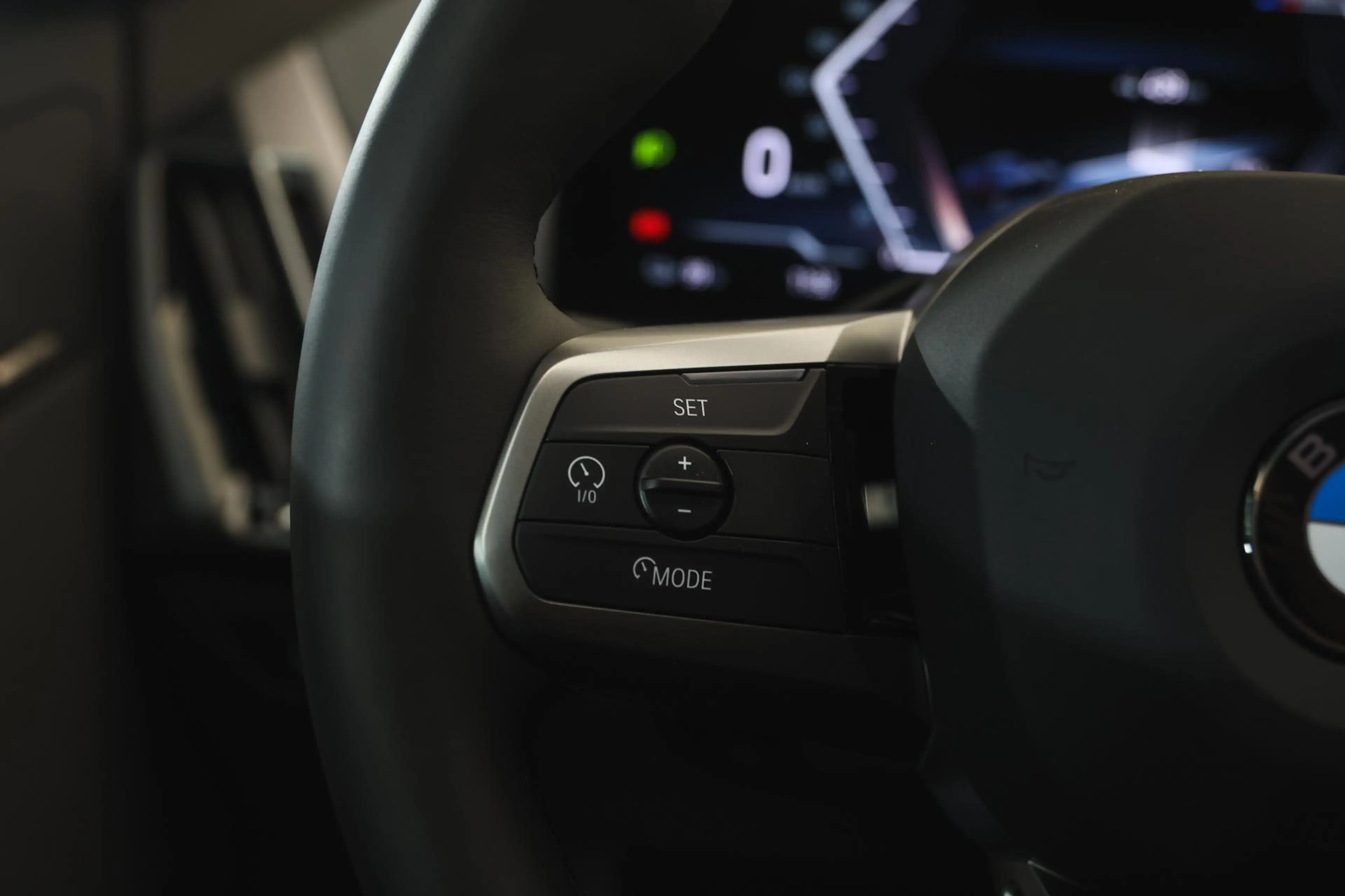 BMW iX xDrive45 M Sport / Panoramadak Sky Lounge / M Mult — photo 13