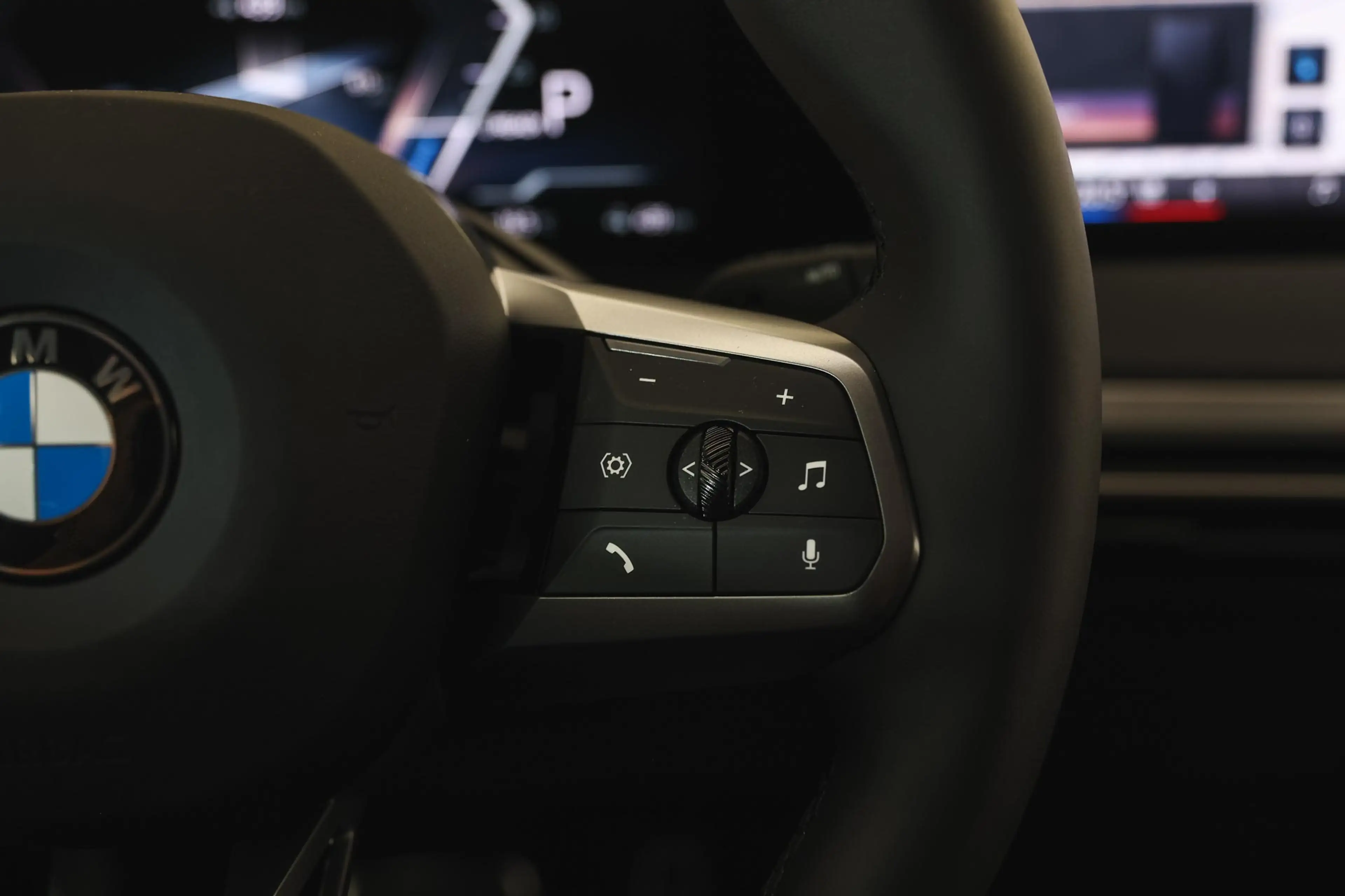 BMW iX xDrive45 M Sport / Panoramadak Sky Lounge / M Mult — photo 14