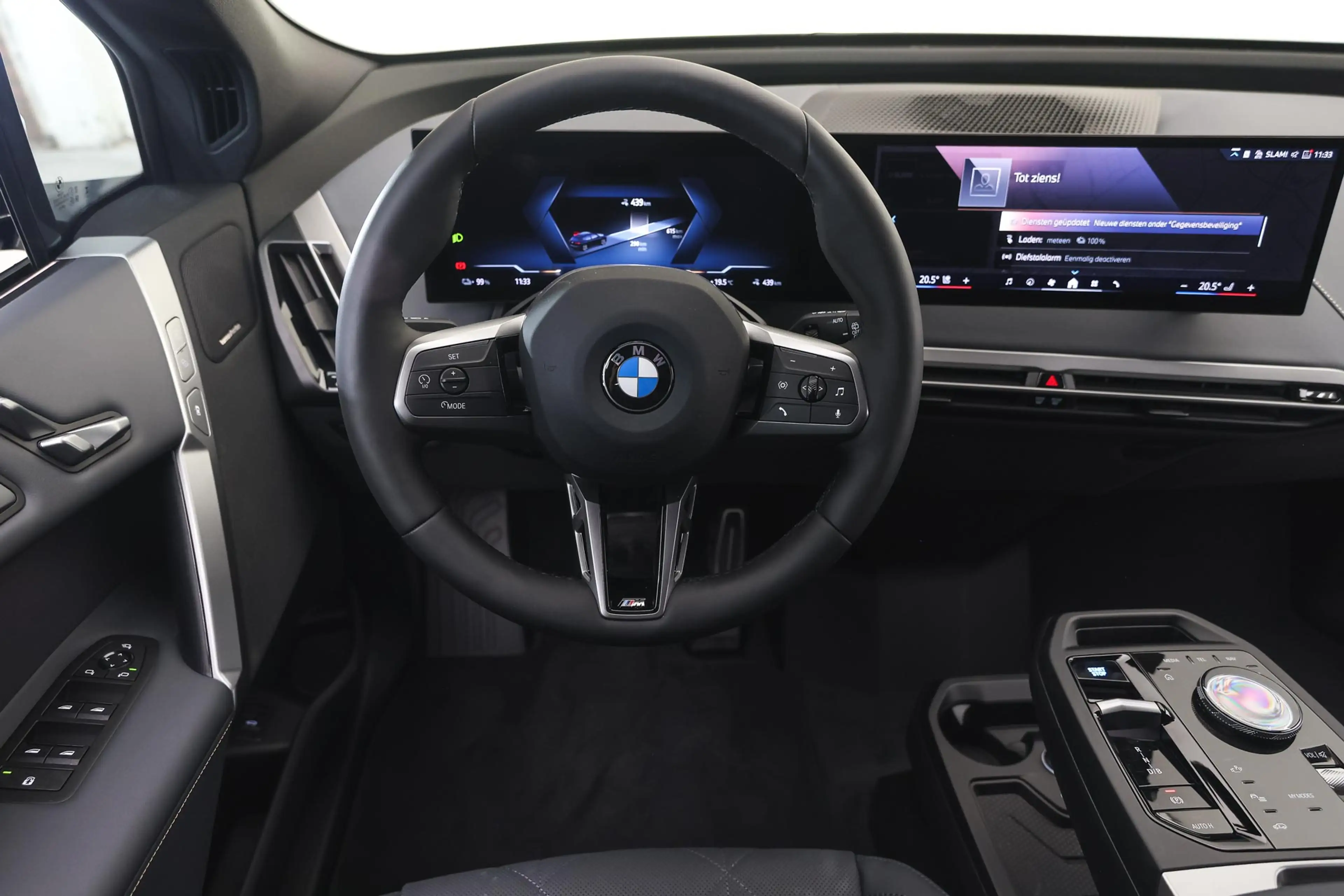 BMW iX xDrive45 M Sport / Panoramadak Sky Lounge / M Mult — photo 3