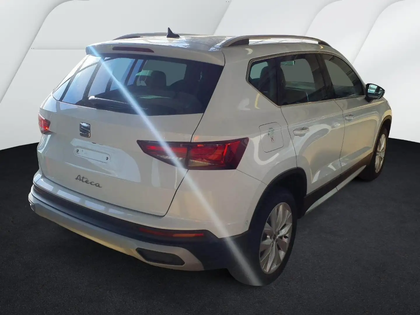 SEAT Ateca Xperience 1.5 TSI DSG GJR+ACC+SHZ+elHK Klima Navi Weiß - 2