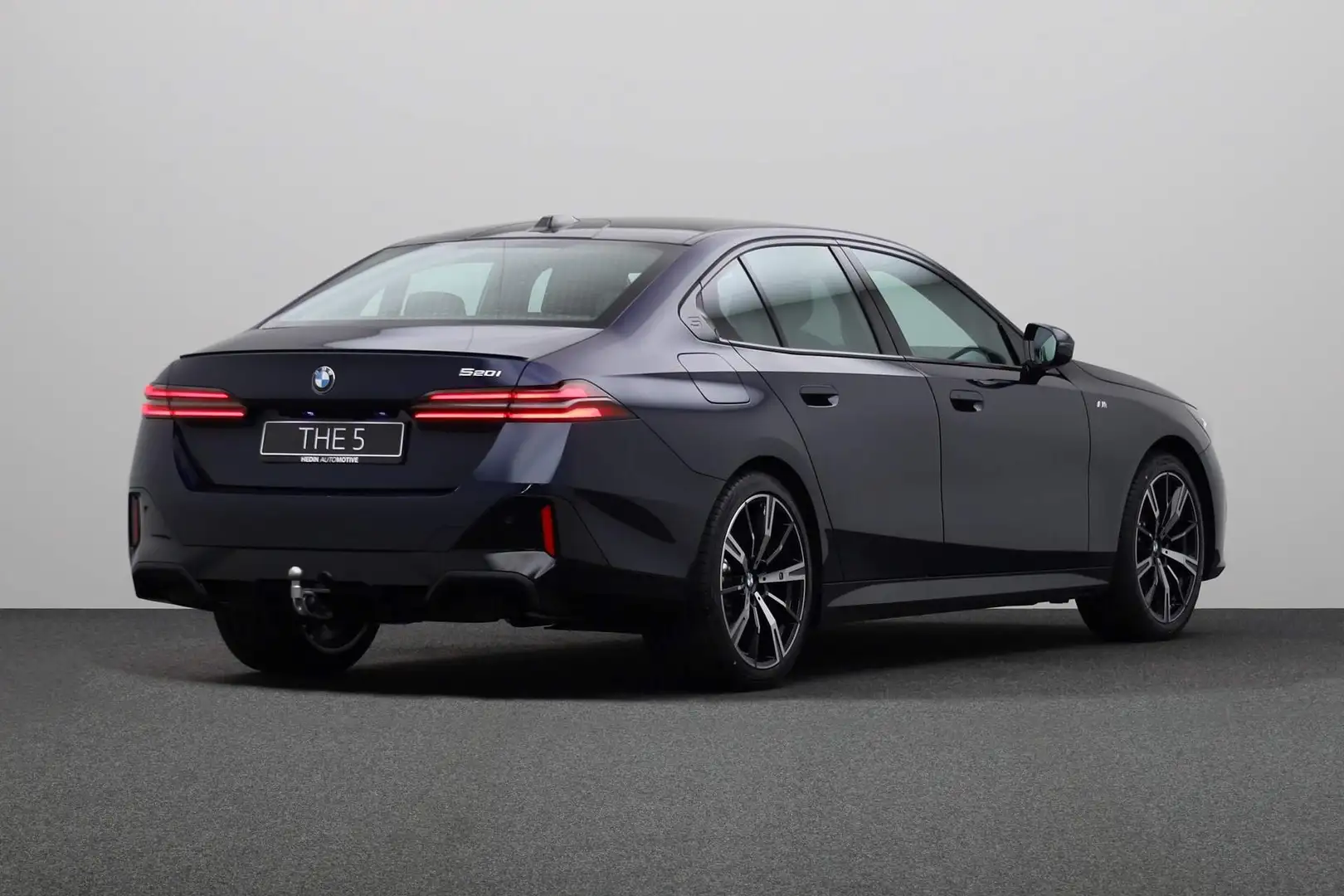 BMW 520 5 Serie 520i Sedan | M-Sportpakket pro | Trekhaak Blauw - 2