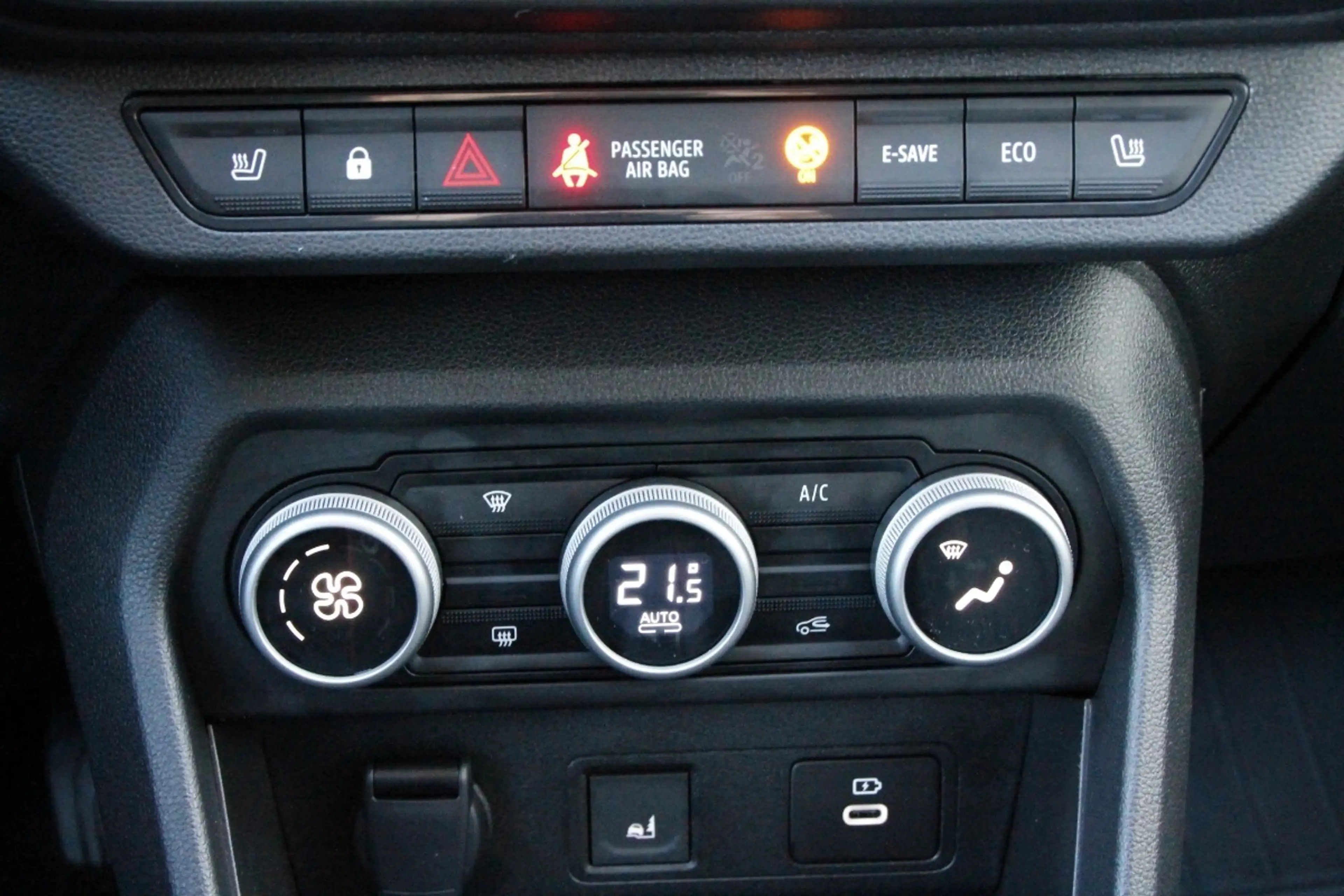 Dacia Jogger Extreme+ HYBRID 140 — photo 12