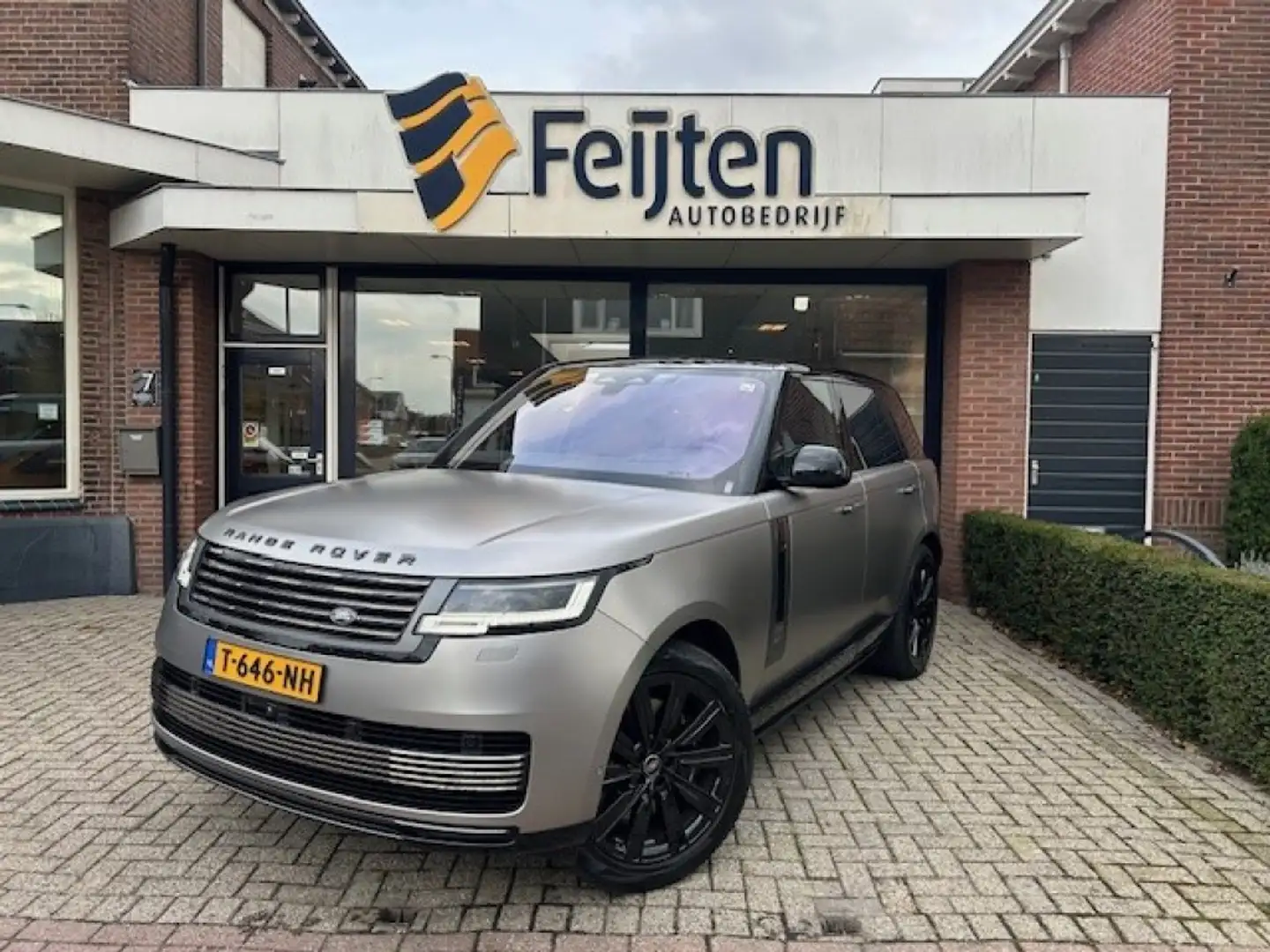Land Rover Range Rover 3.0 P510e SV PHEV - NP € 238.581,00 - Panorama - Grau - 1