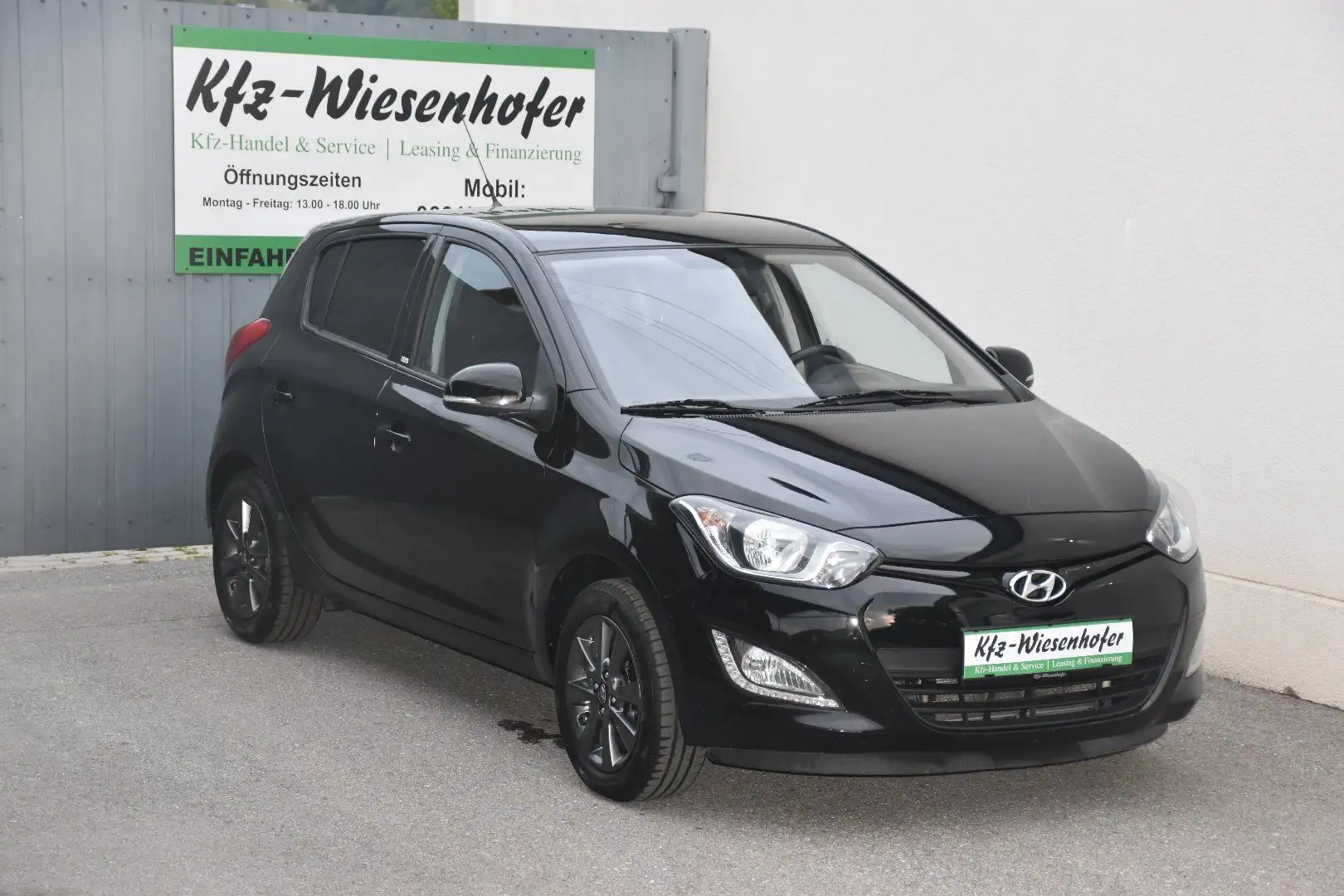 Hyundai i20 Hyundai i20 go 1,25 / Service+Pickerl+Bremse NEU / Schwarz - 1