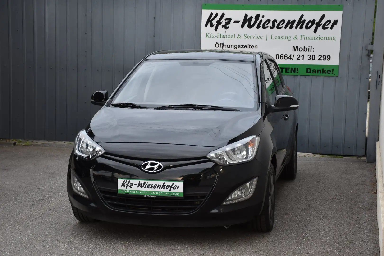 Hyundai i20 Hyundai i20 go 1,25 / Service+Pickerl+Bremse NEU / Schwarz - 2