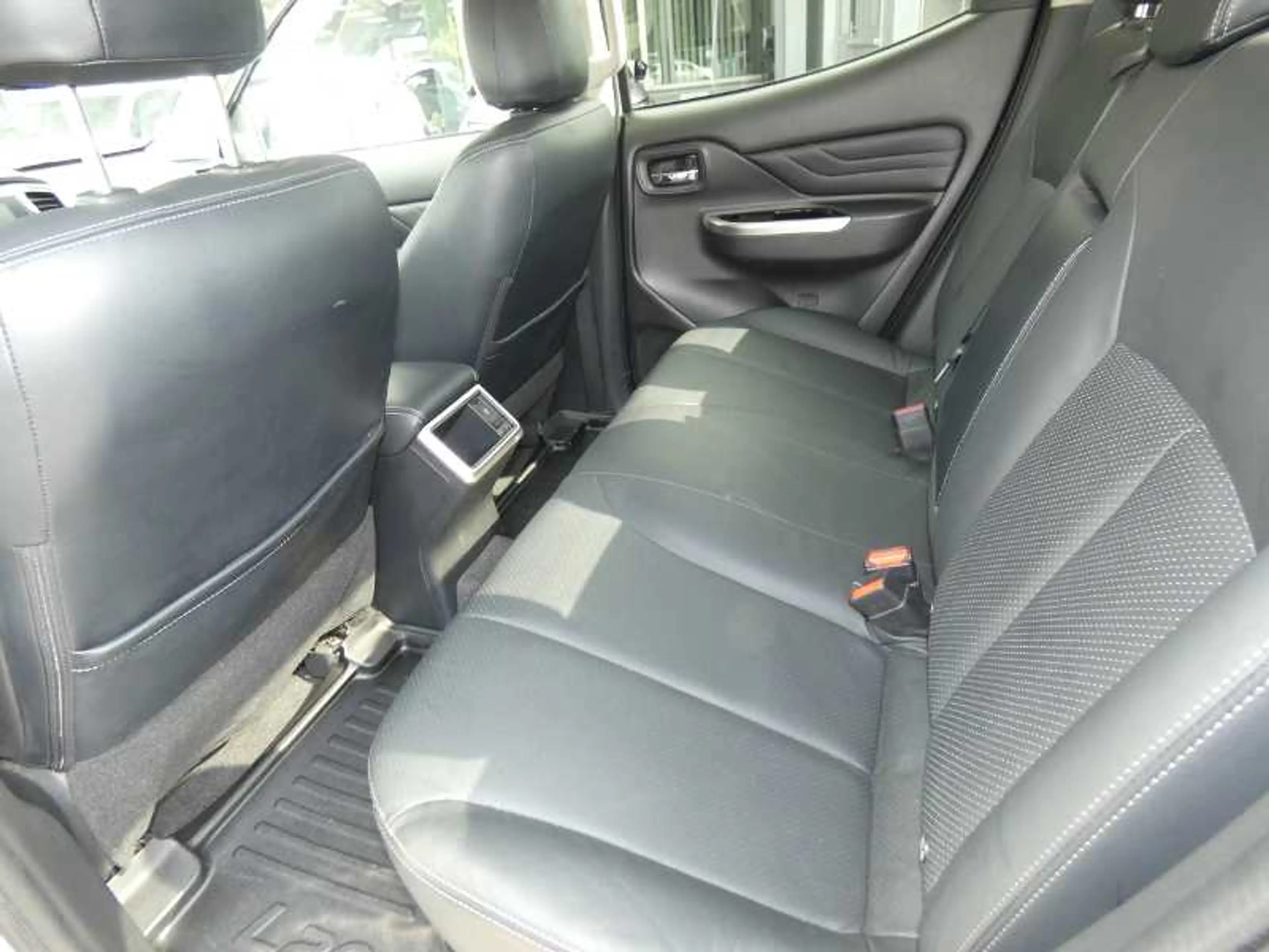 Mitsubishi L200 Doppelkabine TOP 2.2 DI-D 4WD ,,Automatik" — photo 11