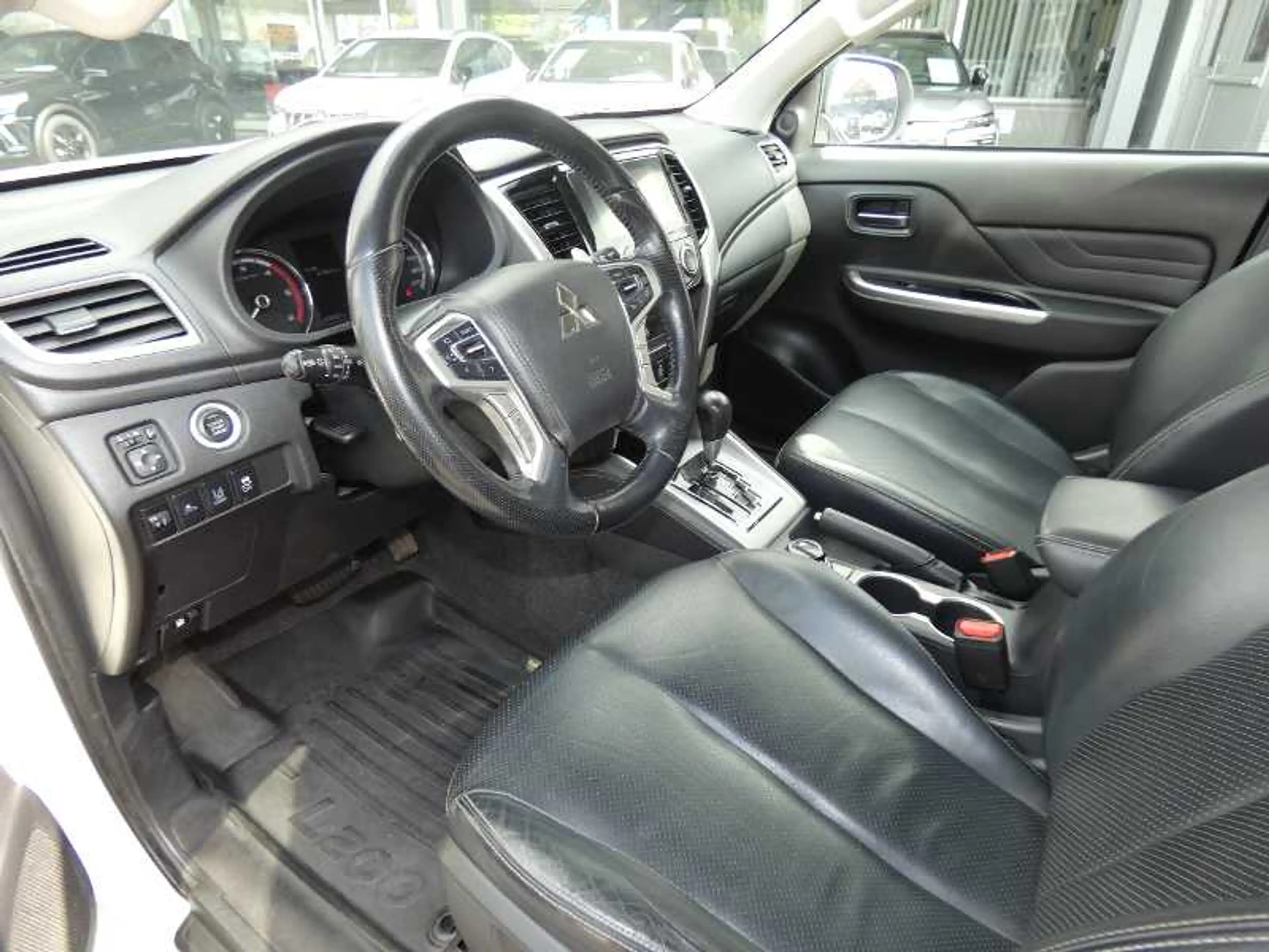 Mitsubishi L200 Doppelkabine TOP 2.2 DI-D 4WD ,,Automatik" — photo 10
