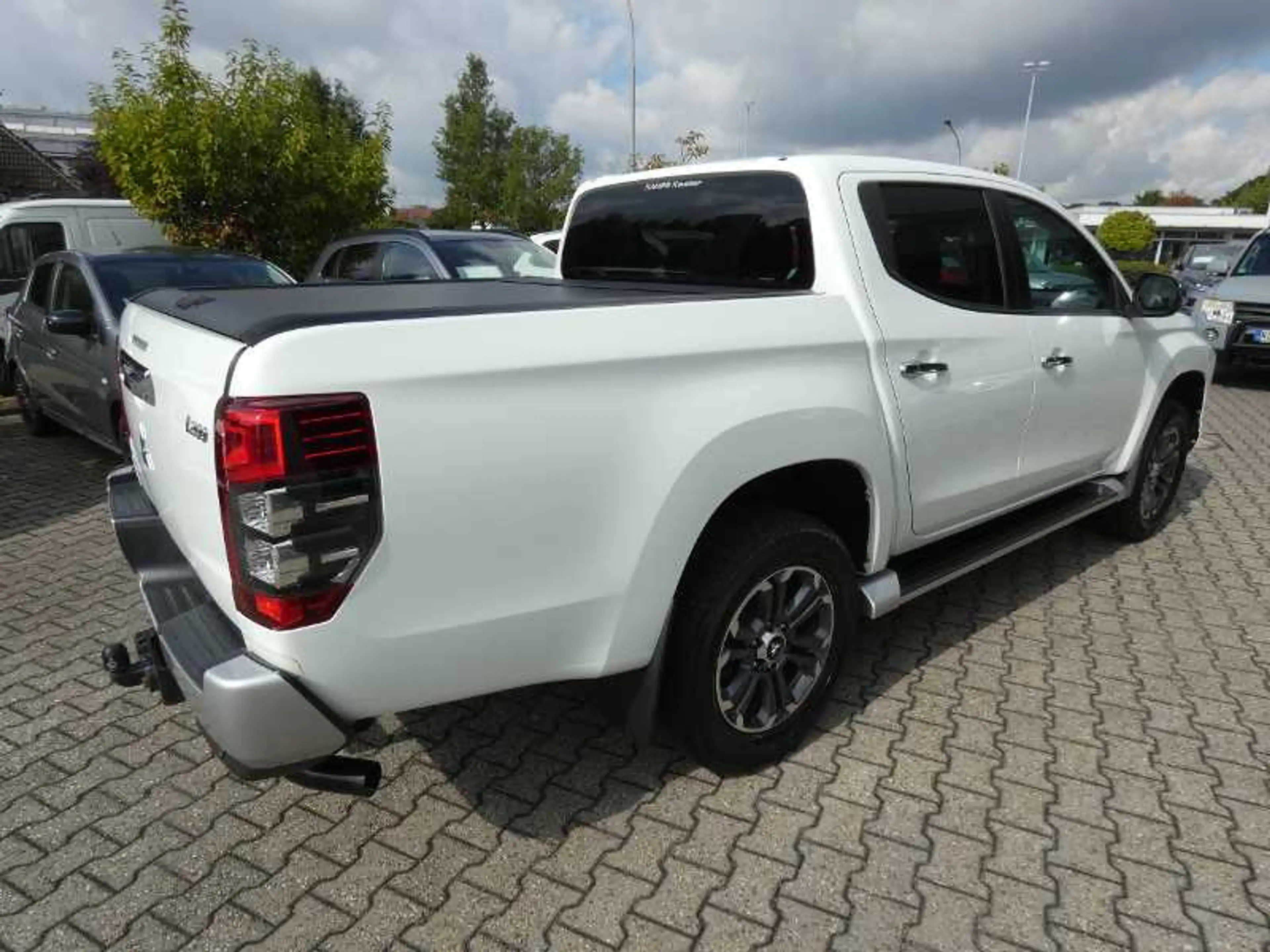 Mitsubishi L200 Doppelkabine TOP 2.2 DI-D 4WD ,,Automatik" — photo 2