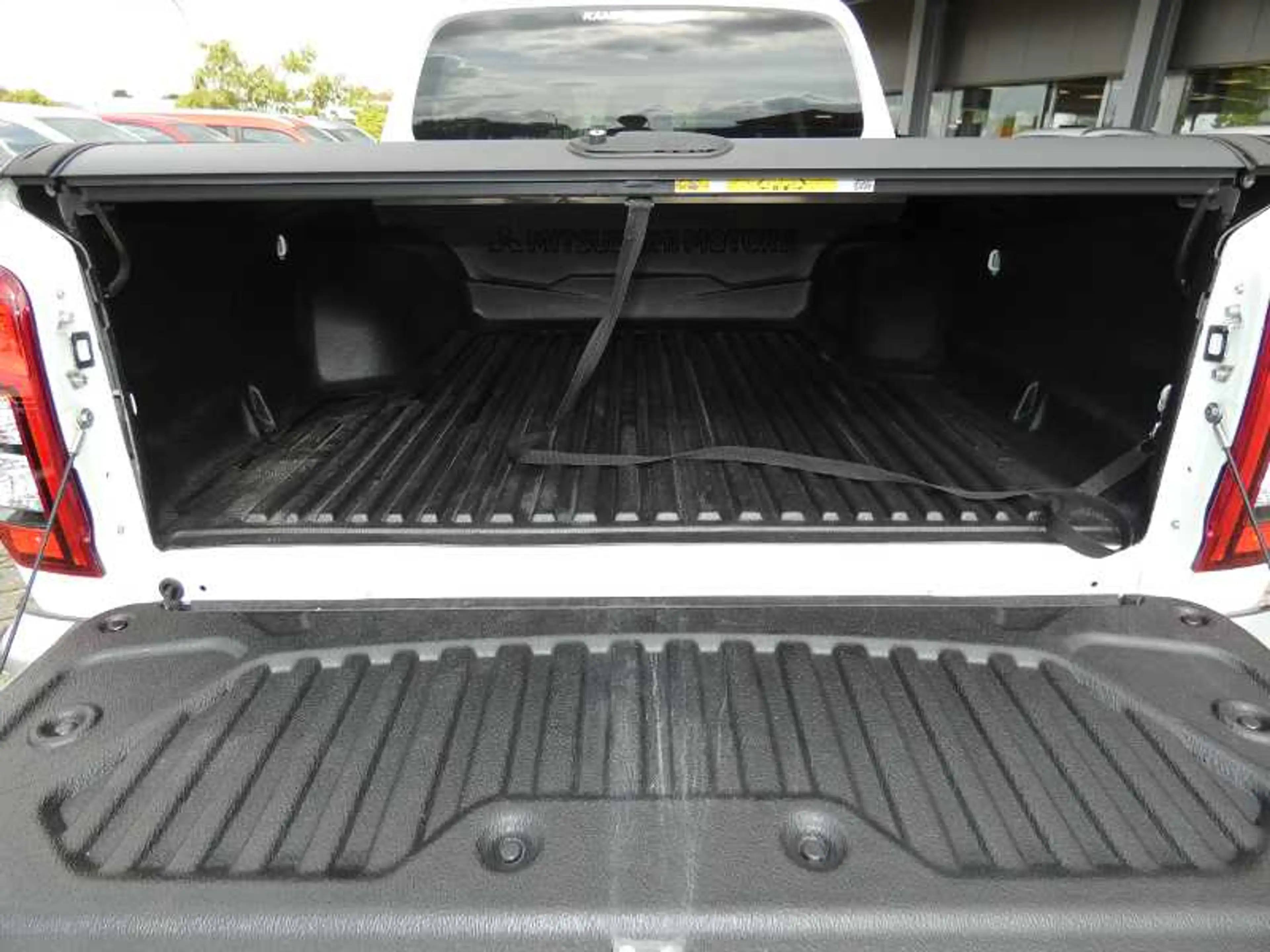 Mitsubishi L200 Doppelkabine TOP 2.2 DI-D 4WD ,,Automatik" — photo 12