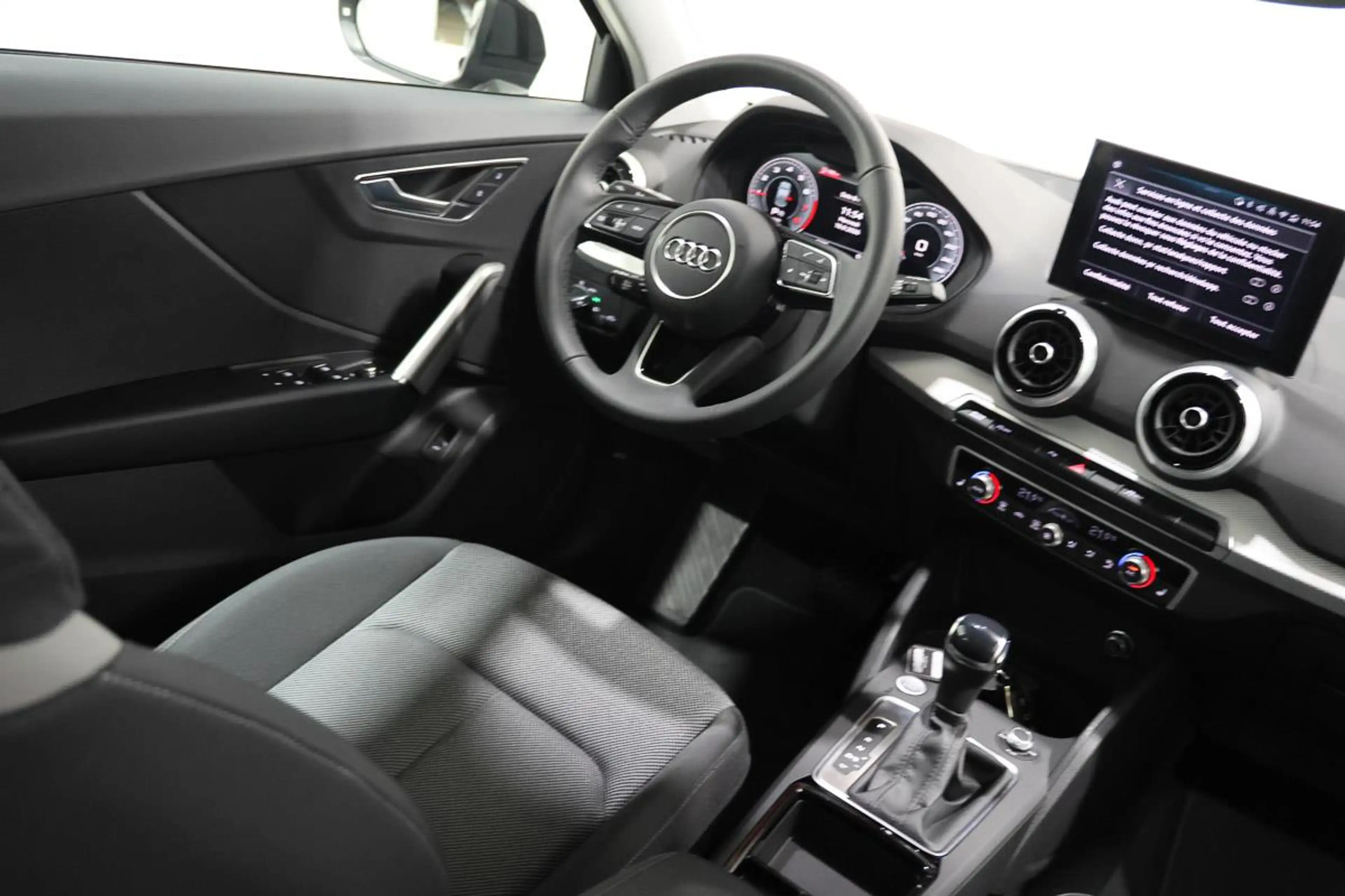 Audi Q2 35 TFSI 150 S-TRONIC S-LINE LED ACC CARPLAY JA17 — photo 13