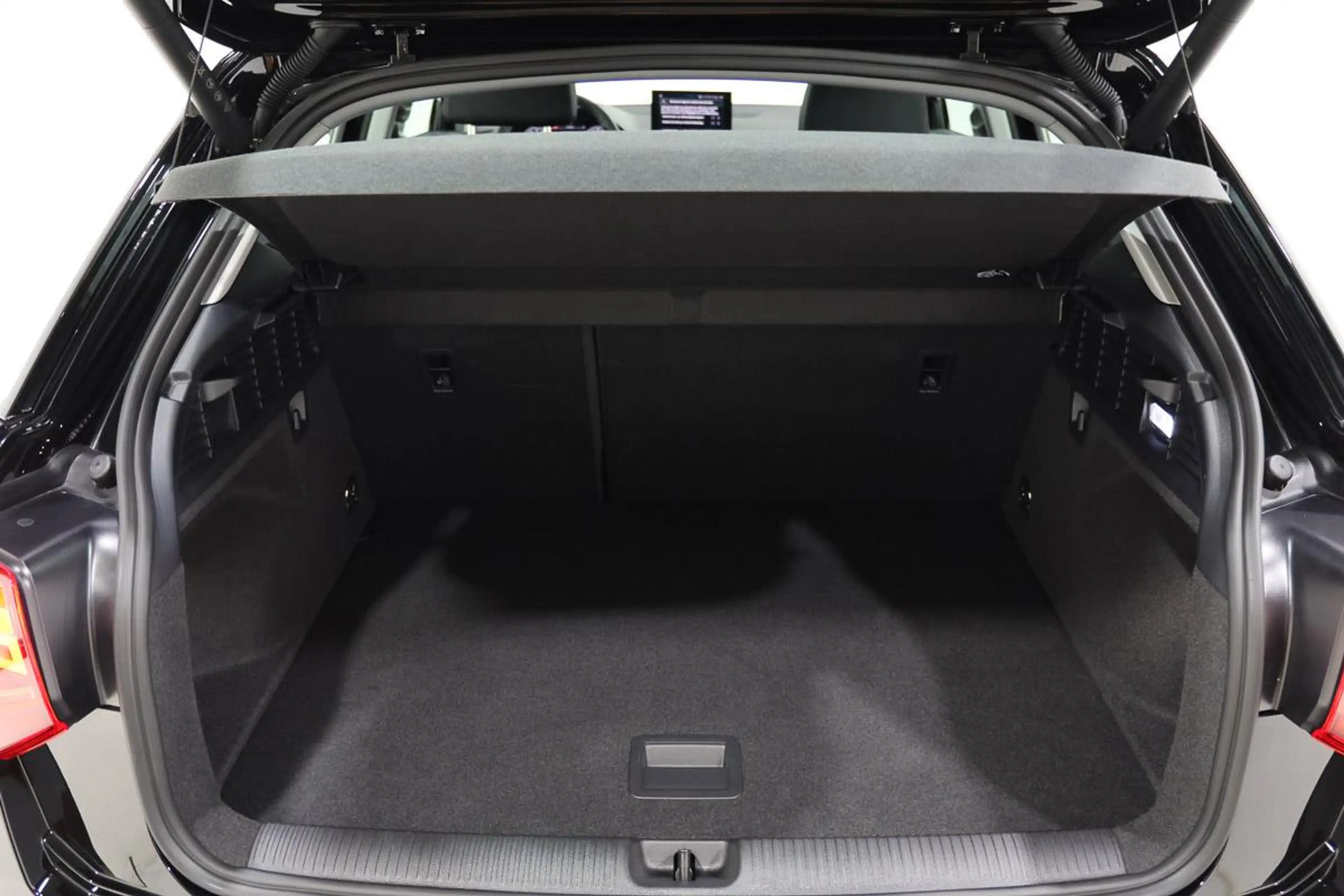Audi Q2 35 TFSI 150 S-TRONIC S-LINE LED ACC CARPLAY JA17 — photo 14