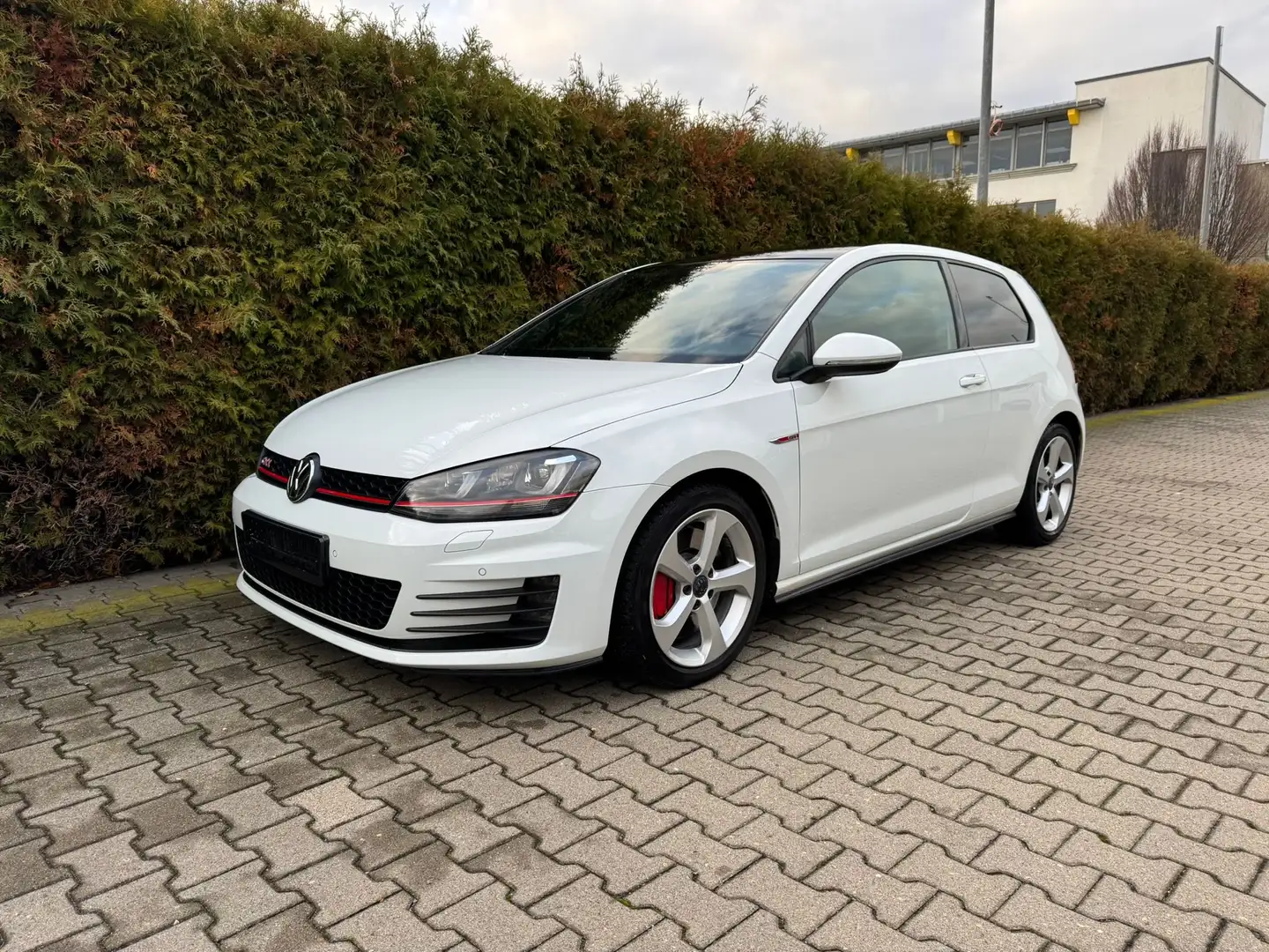 Volkswagen Golf GTI 2.0 TSI Performance DSG 230 - 1