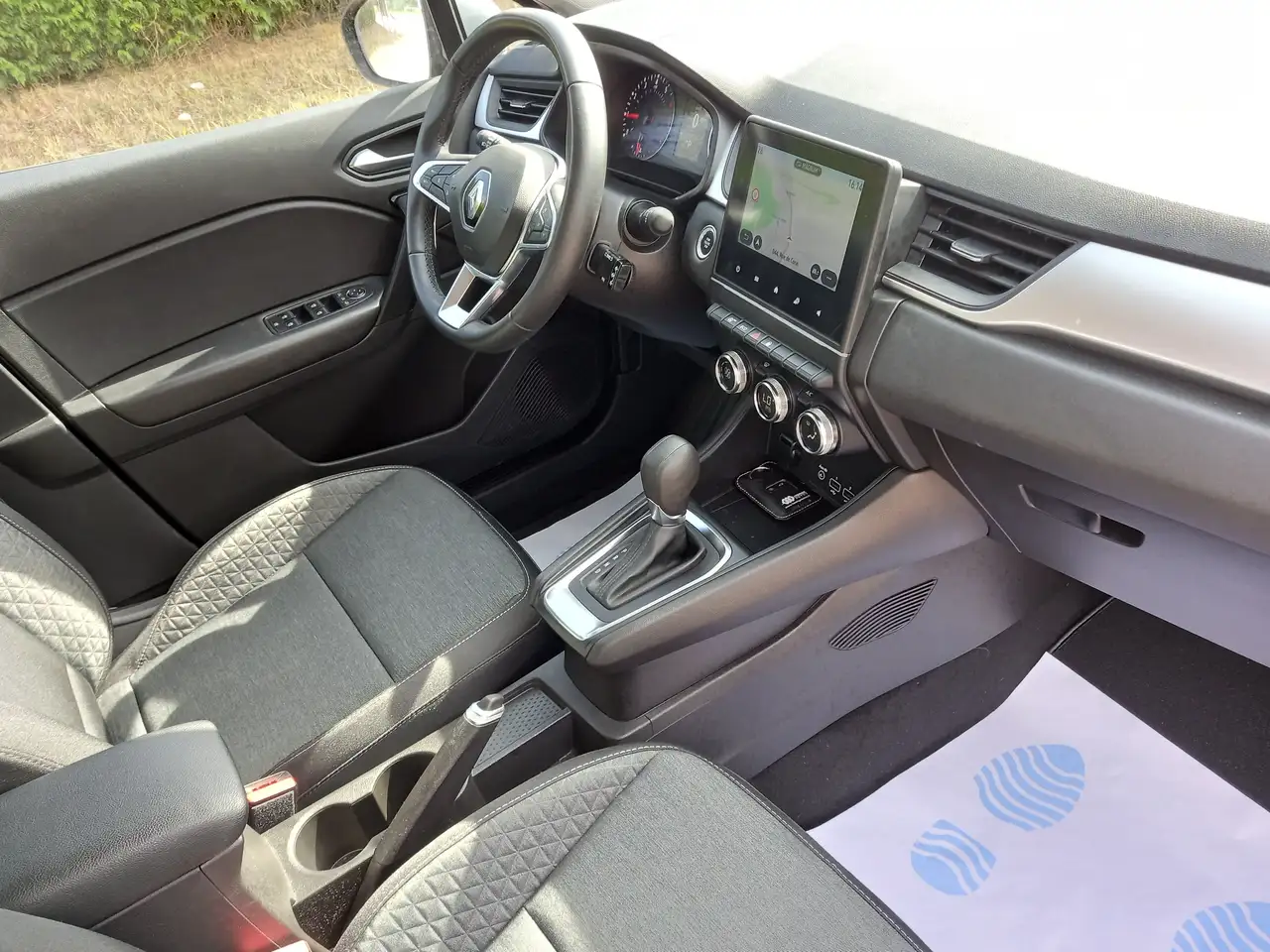 Renault Captur — photo 10