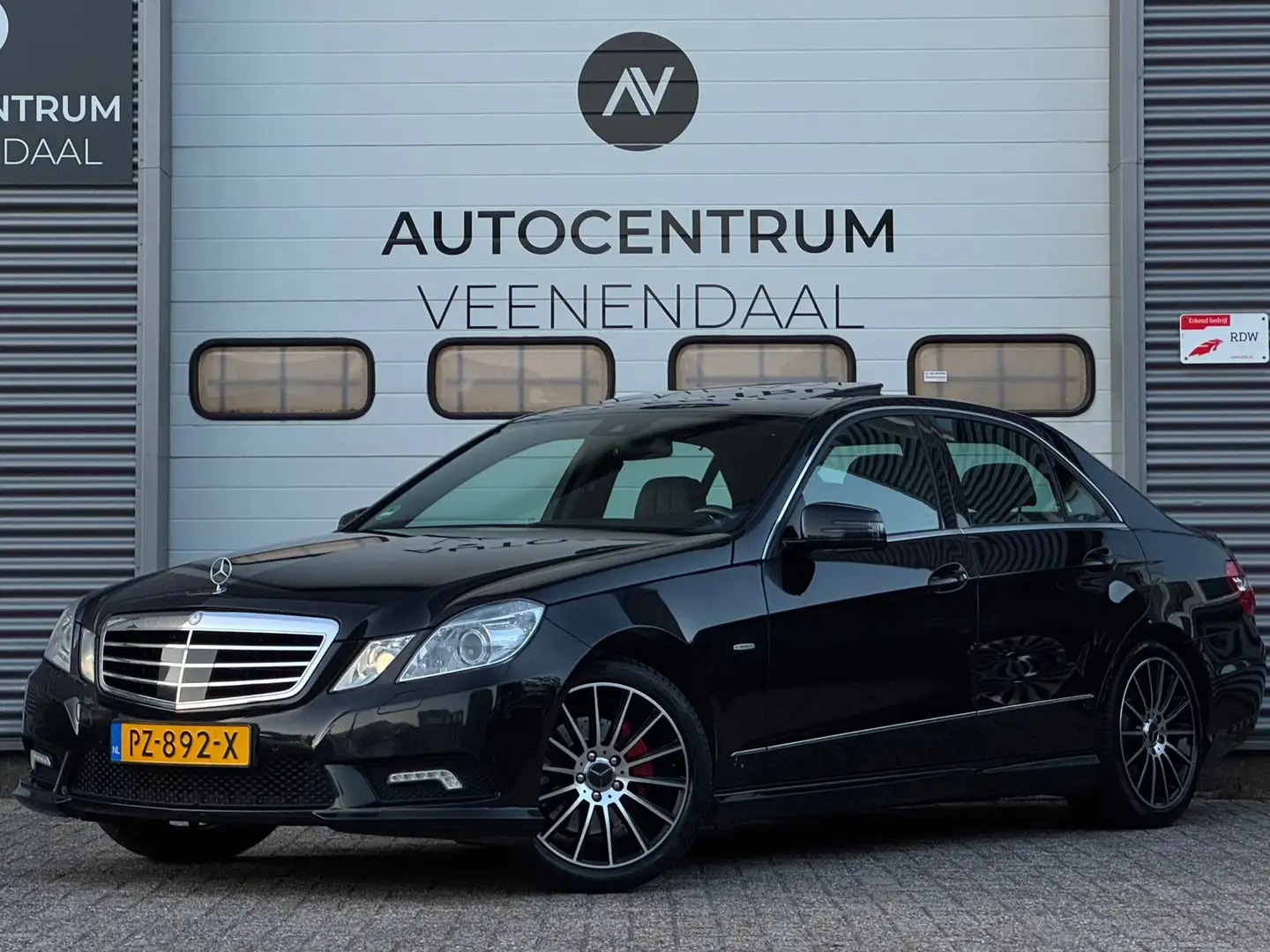 Mercedes-Benz E 350 E350 CDI V6 AMG Avantgarde PANO/LEDER/CAMERA Zwart - 1