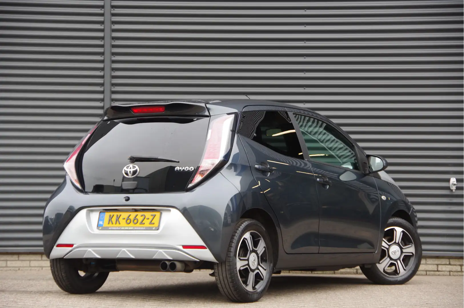 Toyota Aygo 1.0 VVT-i x-clusiv CABRIOLET, NIEUWE KOPPELING, CL Grau - 2
