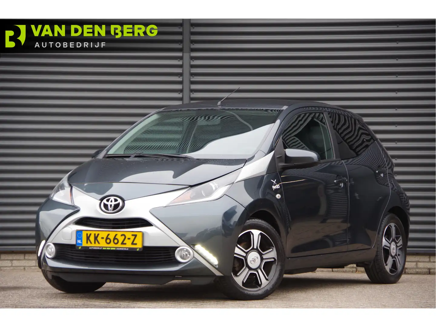 Toyota Aygo 1.0 VVT-i x-clusiv CABRIOLET, NIEUWE KOPPELING, CL Grau - 1