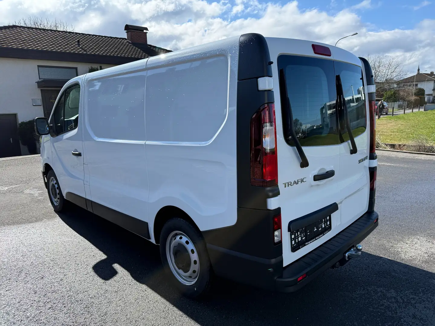 Renault Trafic Kastenwagen L1H1 3,0t Blue dCi 130 AHK Holzboden Weiß - 2