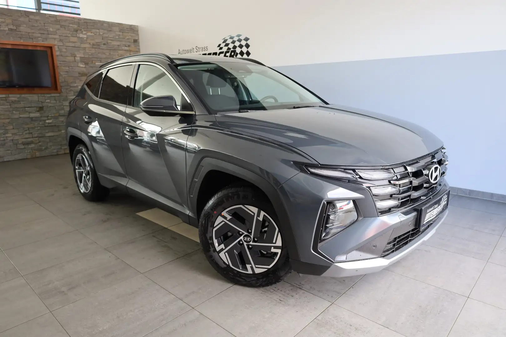 Hyundai TUCSON NX4 Jubile 1,6 T-GDi 2WD 48V Grau - 1