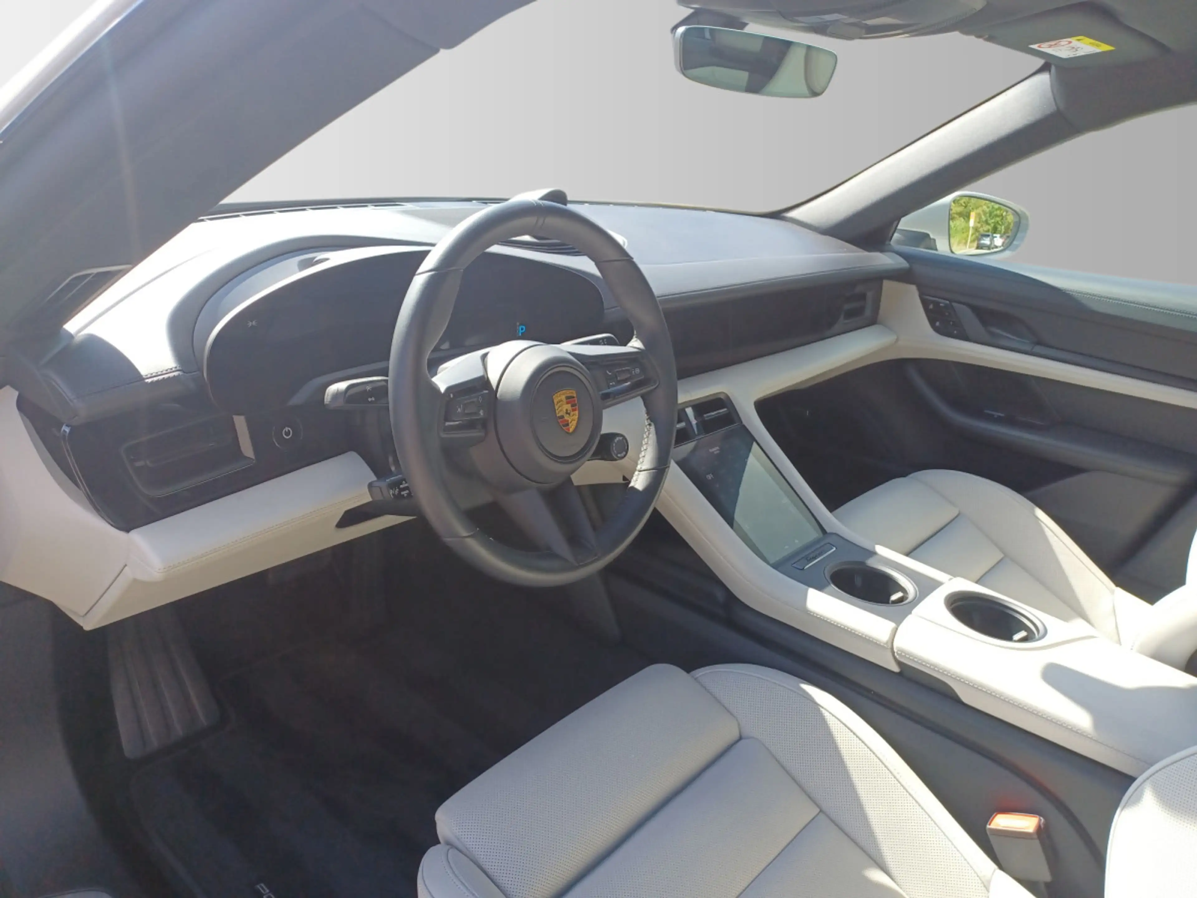 Porsche Taycan 4S — photo 10