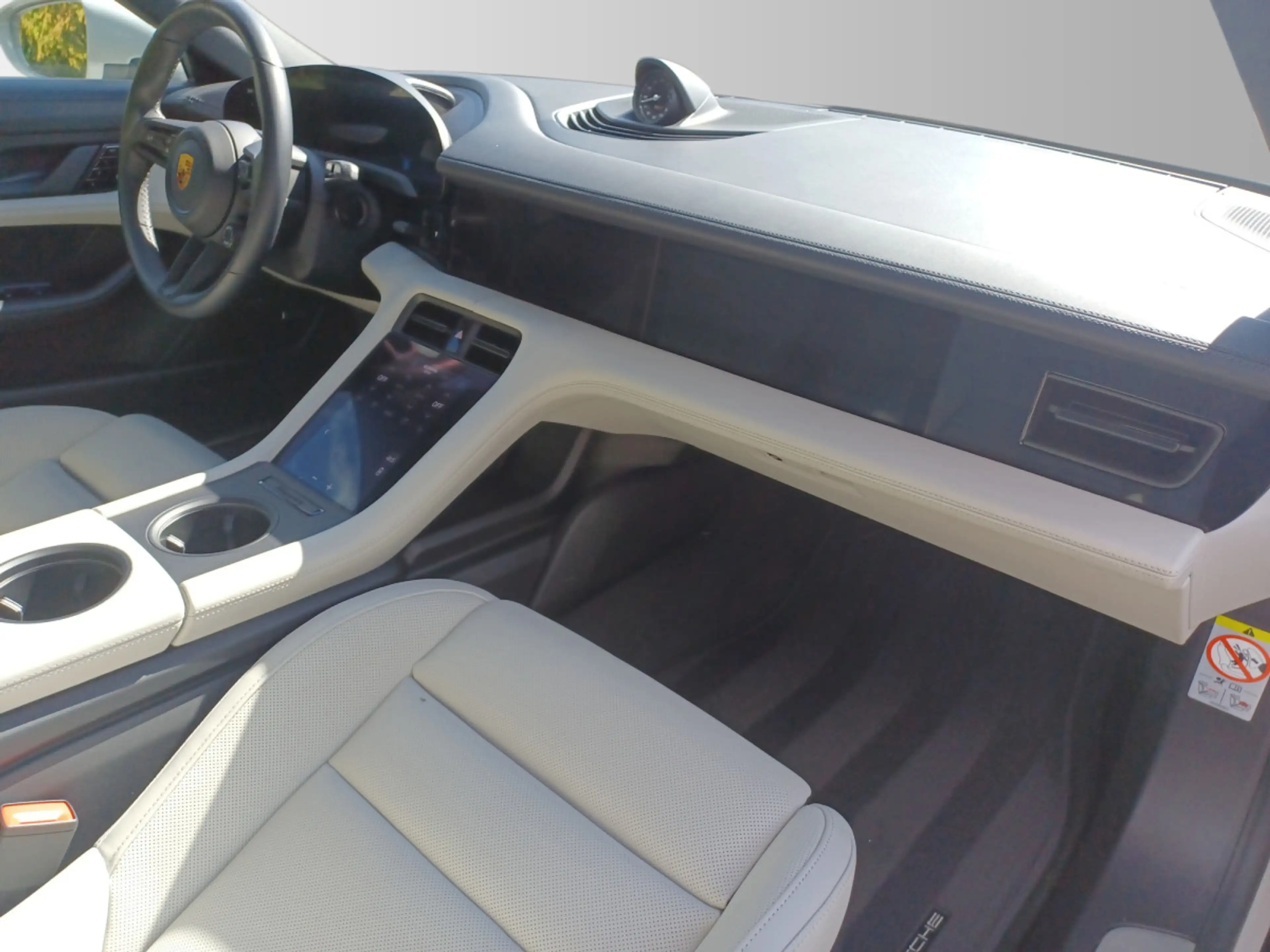 Porsche Taycan 4S — photo 12