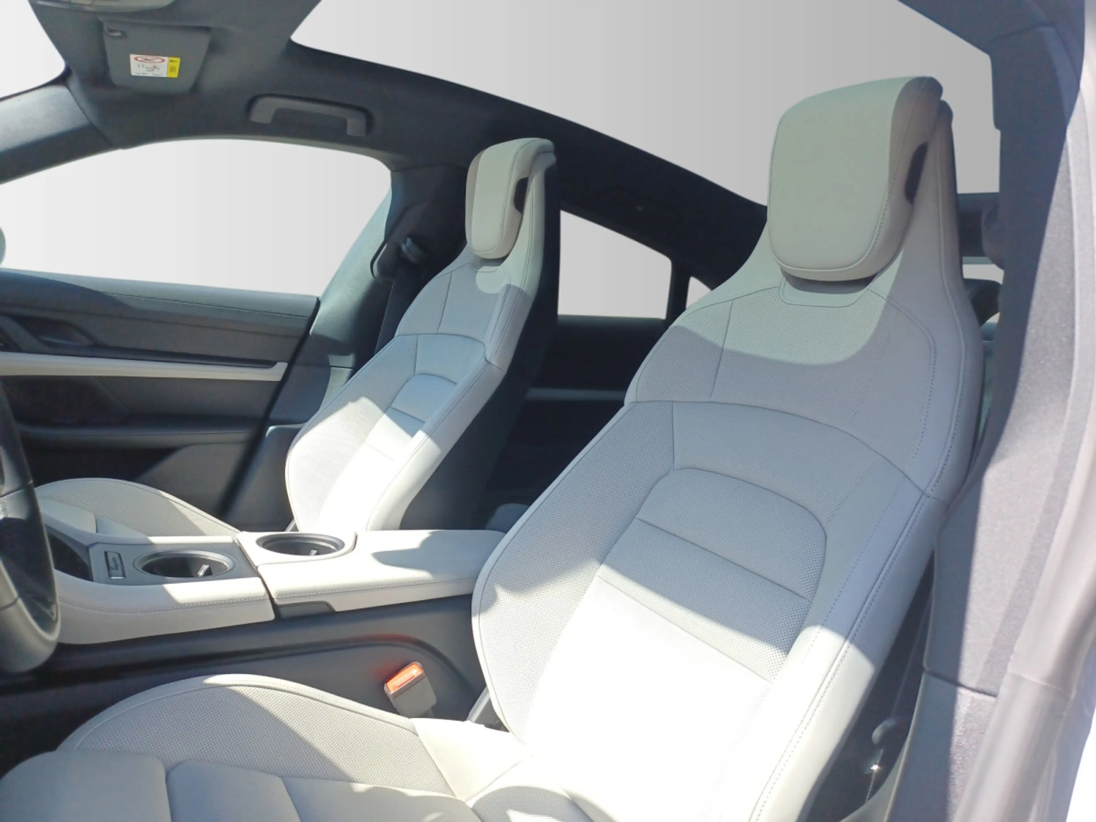 Porsche Taycan 4S — photo 9