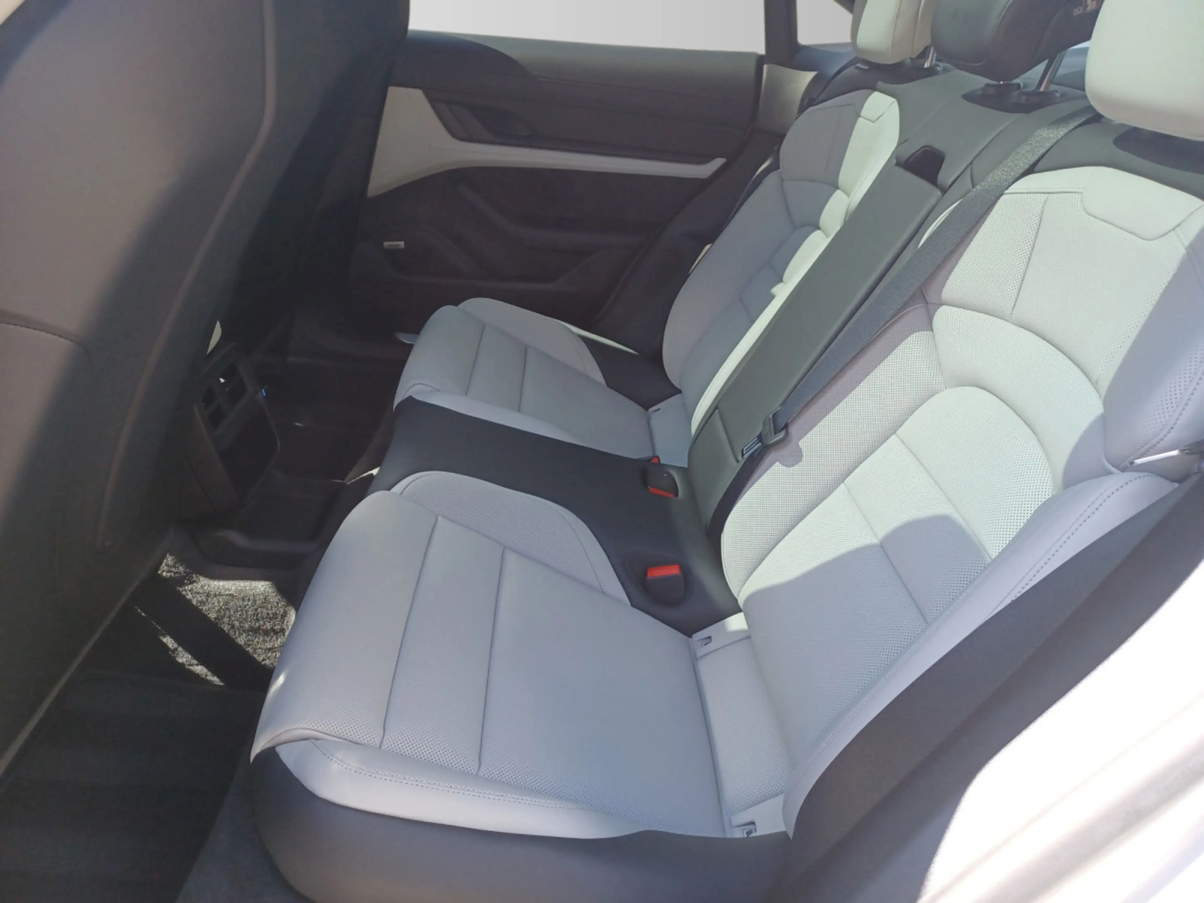 Porsche Taycan 4S — photo 13