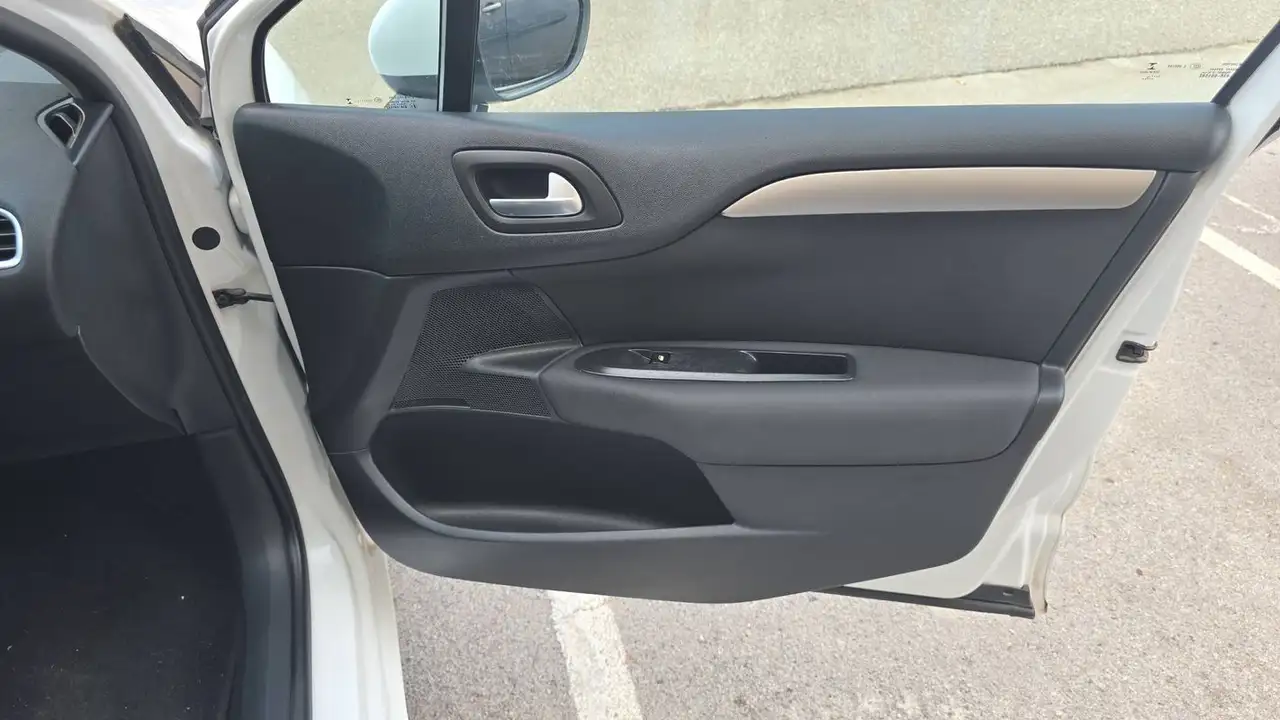 Citroen C4 Berline — photo 23