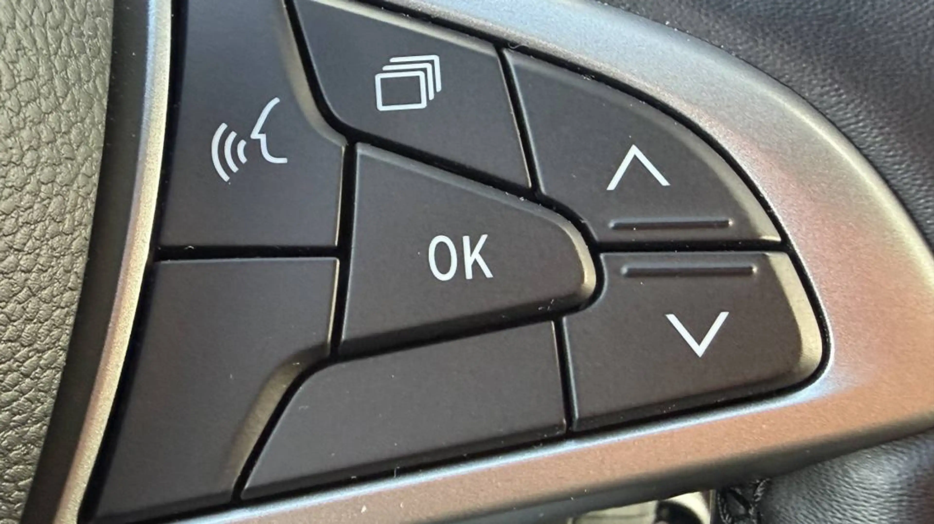 Dacia Sandero Stepway - 1.0 TCe 100 ECO-G Extreme — photo 11