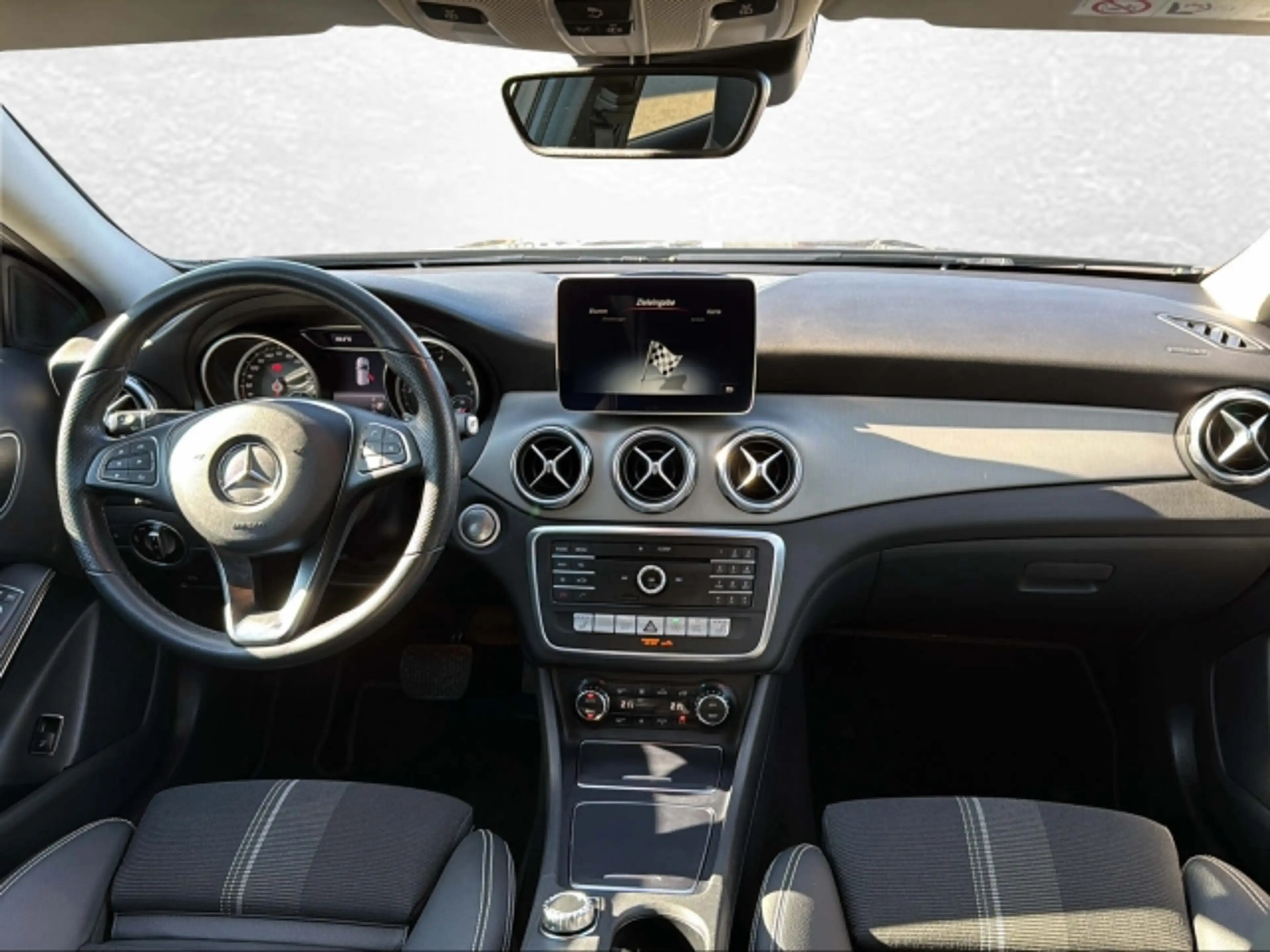 Mercedes-Benz GLA 200 200d Austria Edition — photo 9