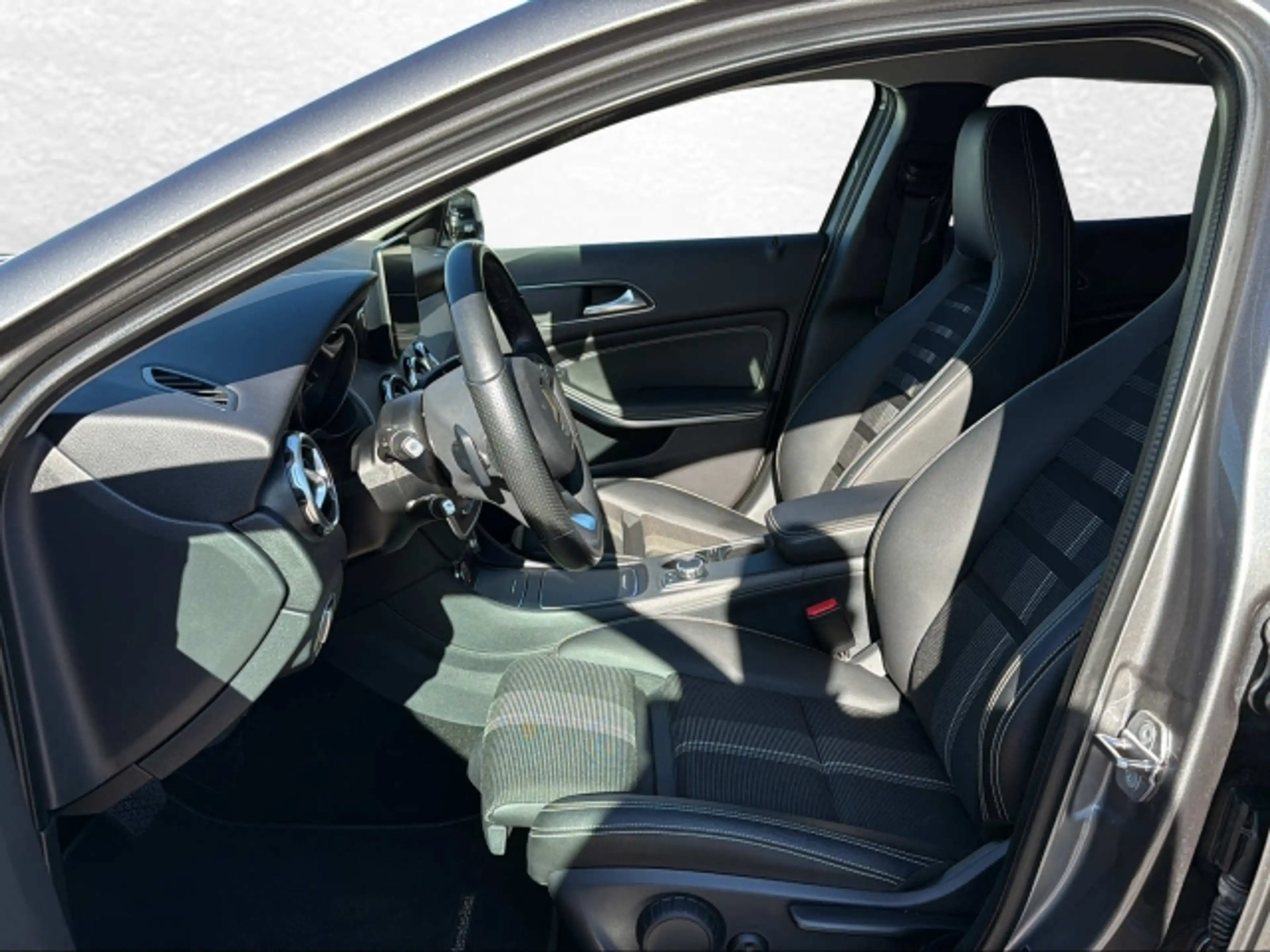 Mercedes-Benz GLA 200 200d Austria Edition — photo 13