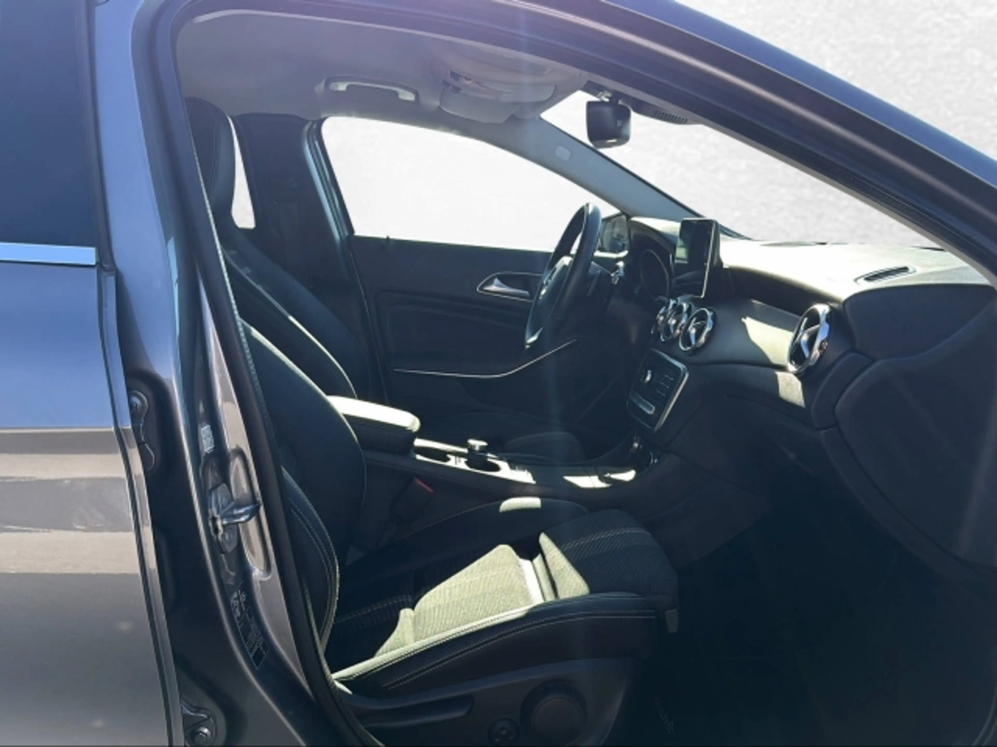 Mercedes-Benz GLA 200 200d Austria Edition — photo 14