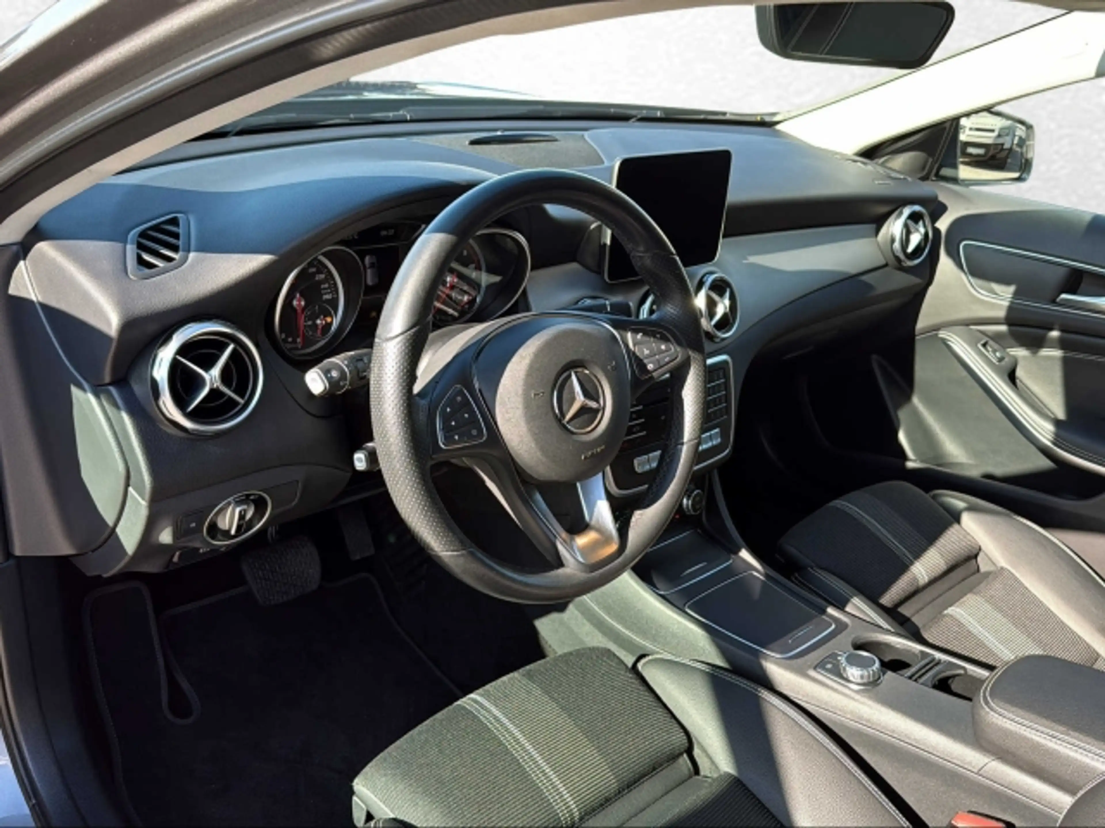 Mercedes-Benz GLA 200 200d Austria Edition — photo 8