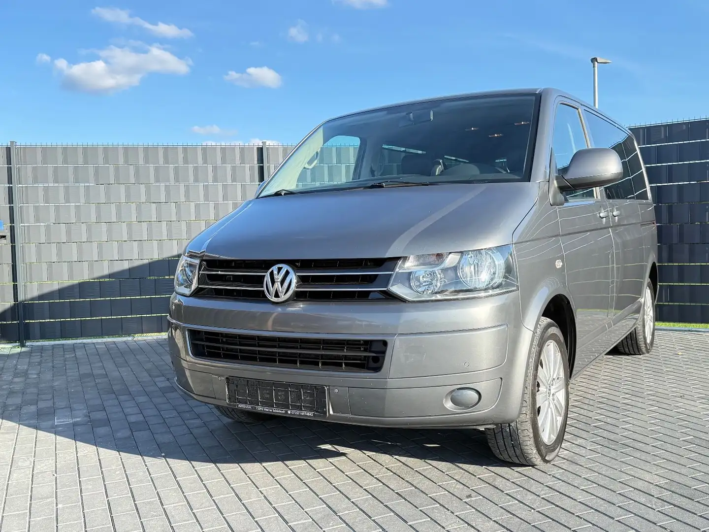 Volkswagen T5 Multivan 2.0 TDI*DSG*LEDER*NAVI*PDC*7-SITZE Grau - 1