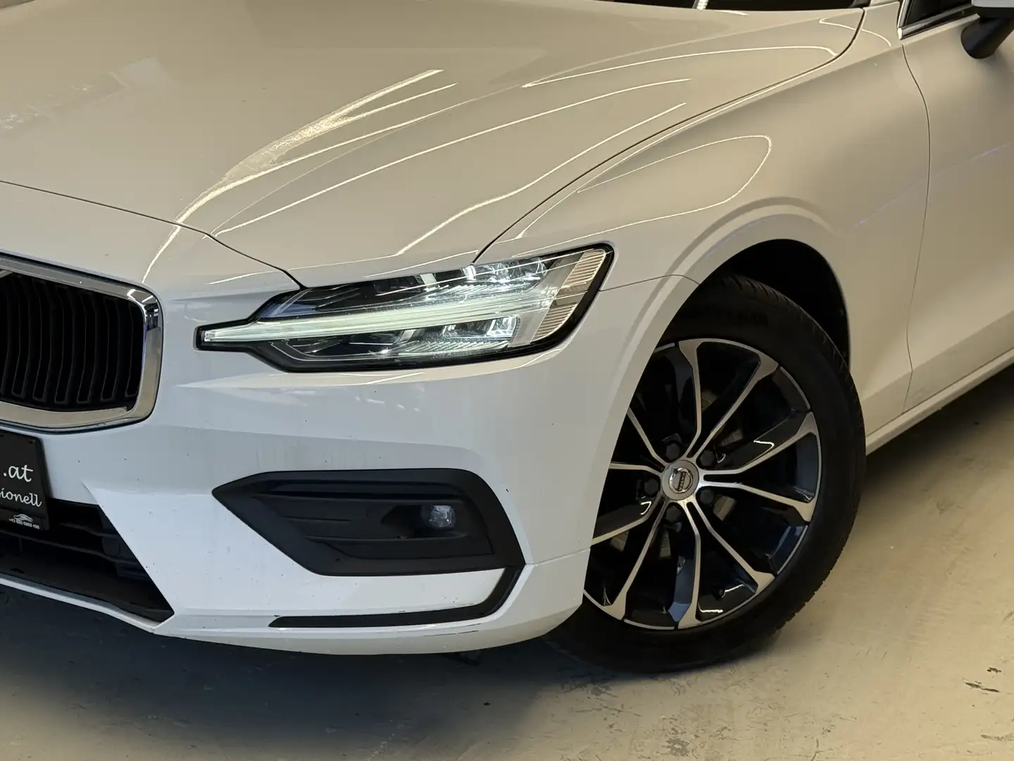 Volvo V60 Momentum Pro Geartronic Weiß - 2