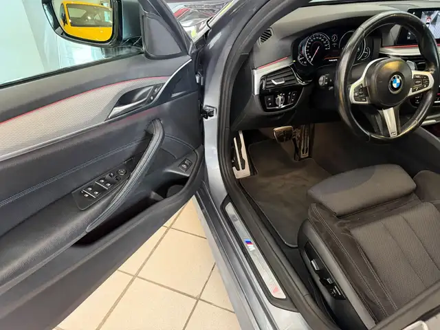 BMW 5 Series view 7